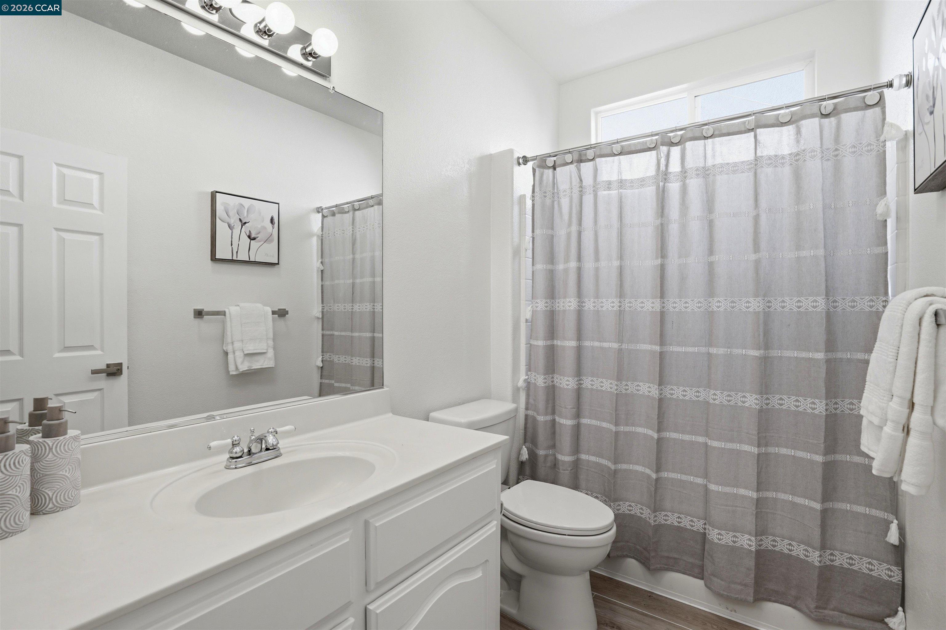 Detail Gallery Image 14 of 18 For 106 Lookout Ct, Hercules,  CA 94547 - 4 Beds | 3 Baths