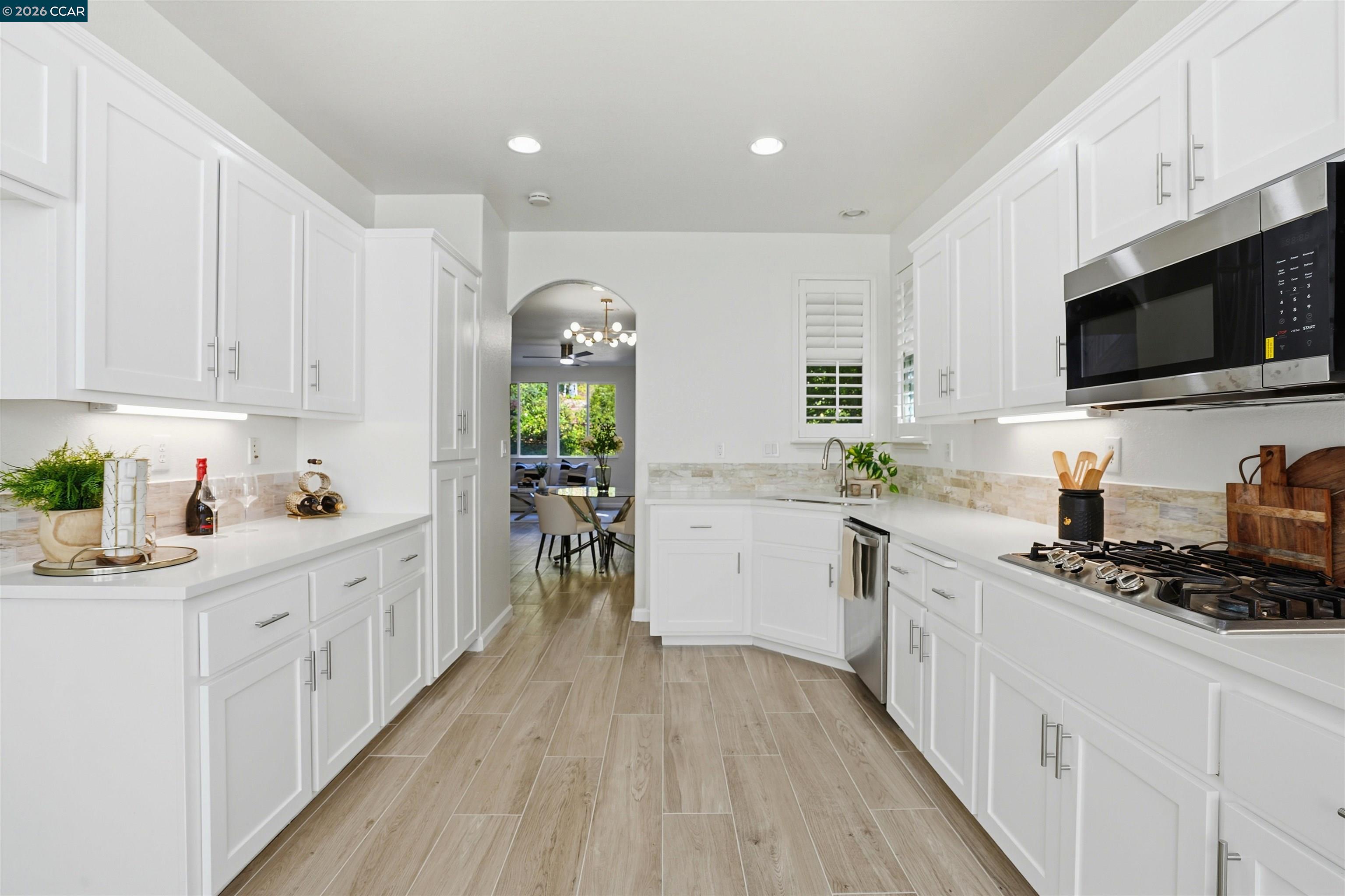 Detail Gallery Image 7 of 18 For 106 Lookout Ct, Hercules,  CA 94547 - 4 Beds | 3 Baths