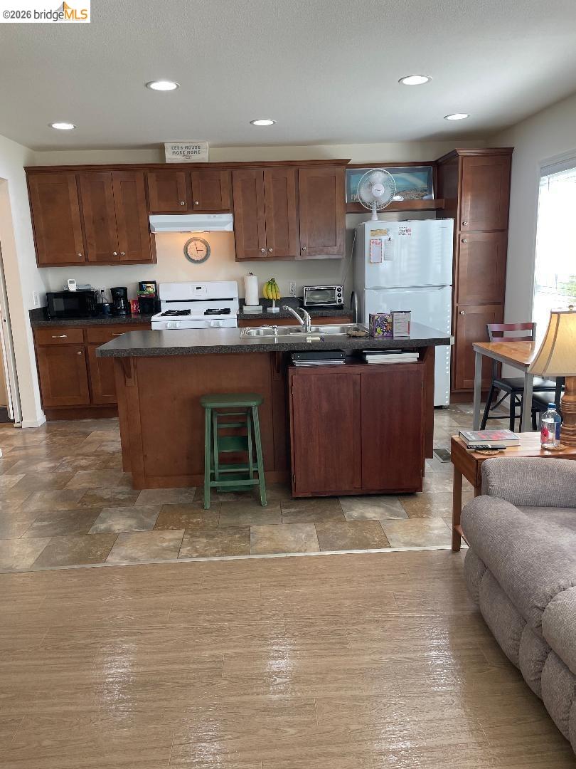 Detail Gallery Image 2 of 42 For 18571 Maple Ave, Tuolumne,  CA 95379 - 2 Beds | 2 Baths