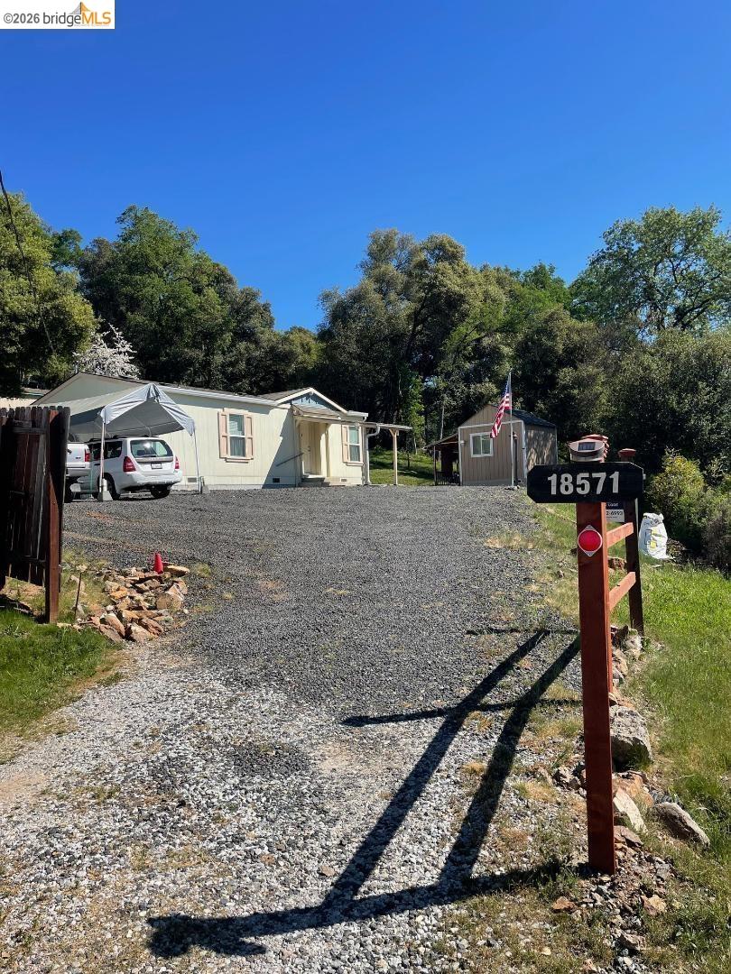 Detail Gallery Image 4 of 42 For 18571 Maple Ave, Tuolumne,  CA 95379 - 2 Beds | 2 Baths