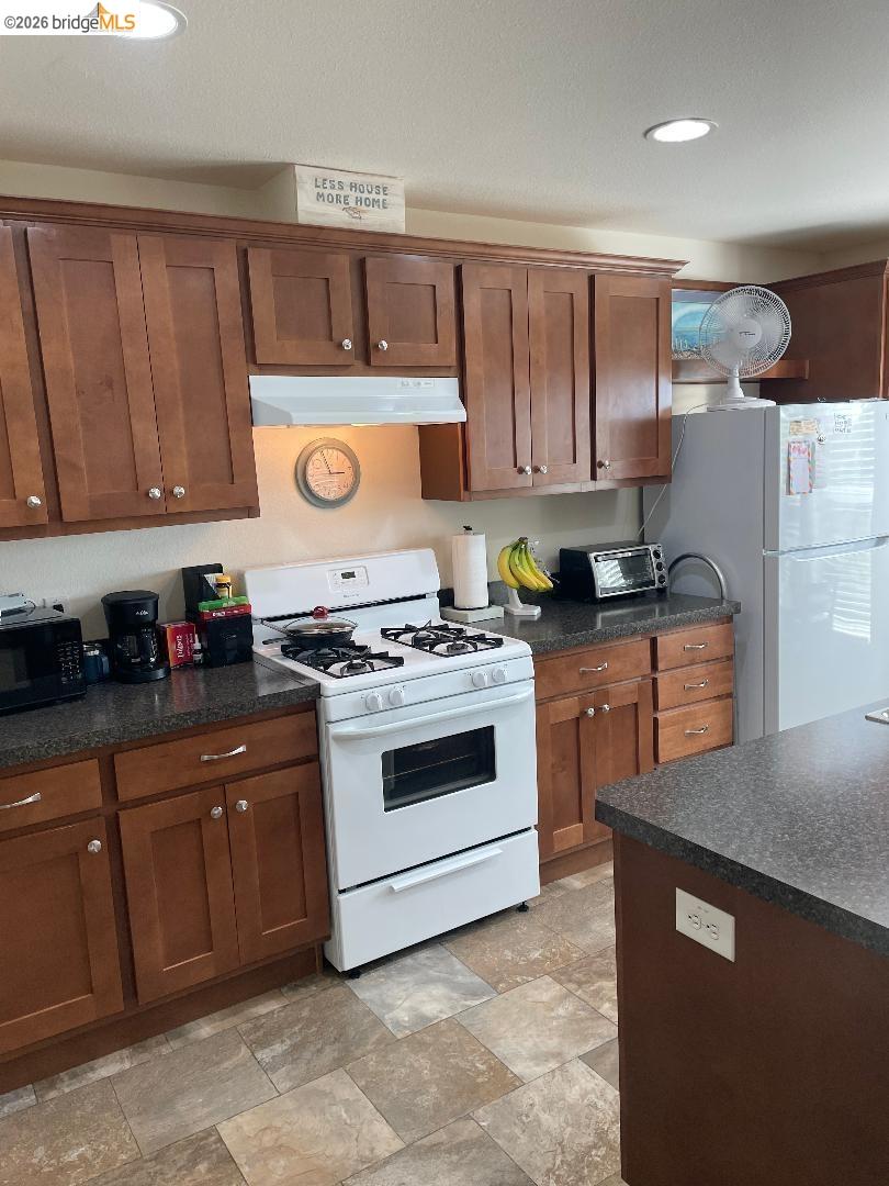 Detail Gallery Image 6 of 42 For 18571 Maple Ave, Tuolumne,  CA 95379 - 2 Beds | 2 Baths