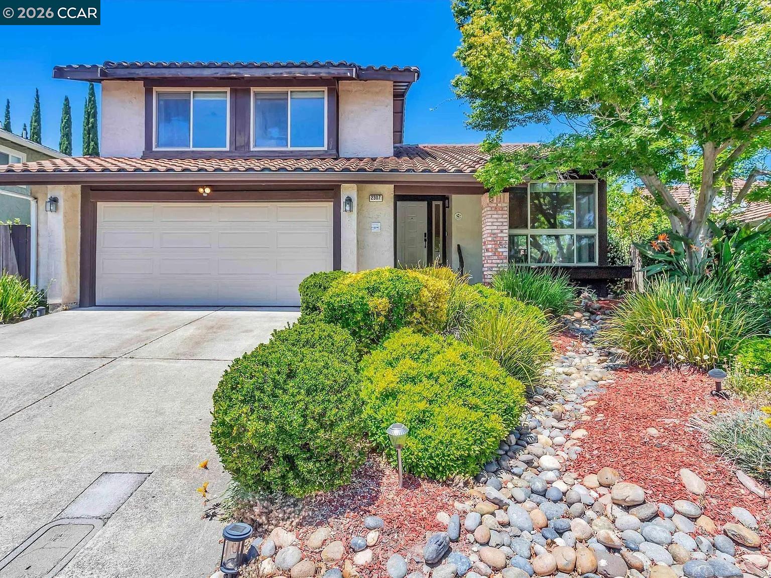 Detail Gallery Image 2 of 21 For 2307 Oak Glen Cir, Martinez,  CA 94553 - 4 Beds | 3 Baths