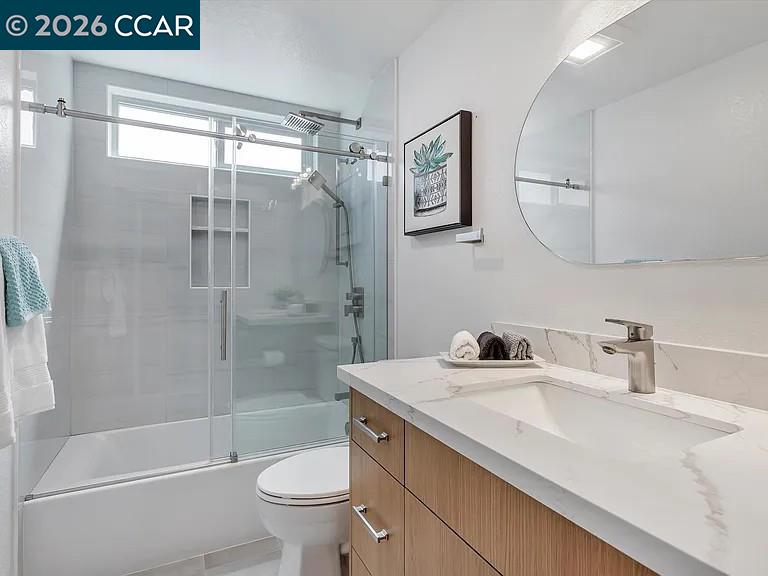 Detail Gallery Image 12 of 21 For 2307 Oak Glen Cir, Martinez,  CA 94553 - 4 Beds | 3 Baths