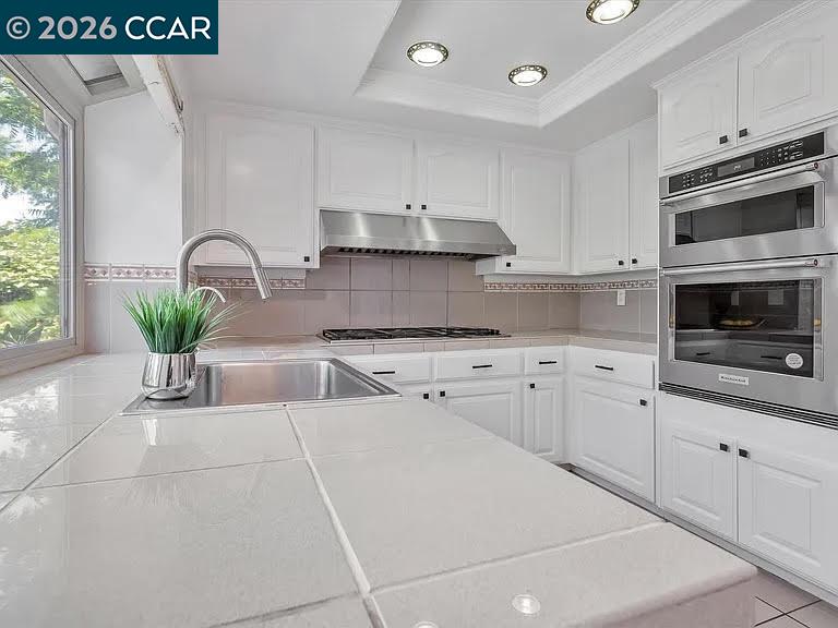 Detail Gallery Image 6 of 21 For 2307 Oak Glen Cir, Martinez,  CA 94553 - 4 Beds | 3 Baths