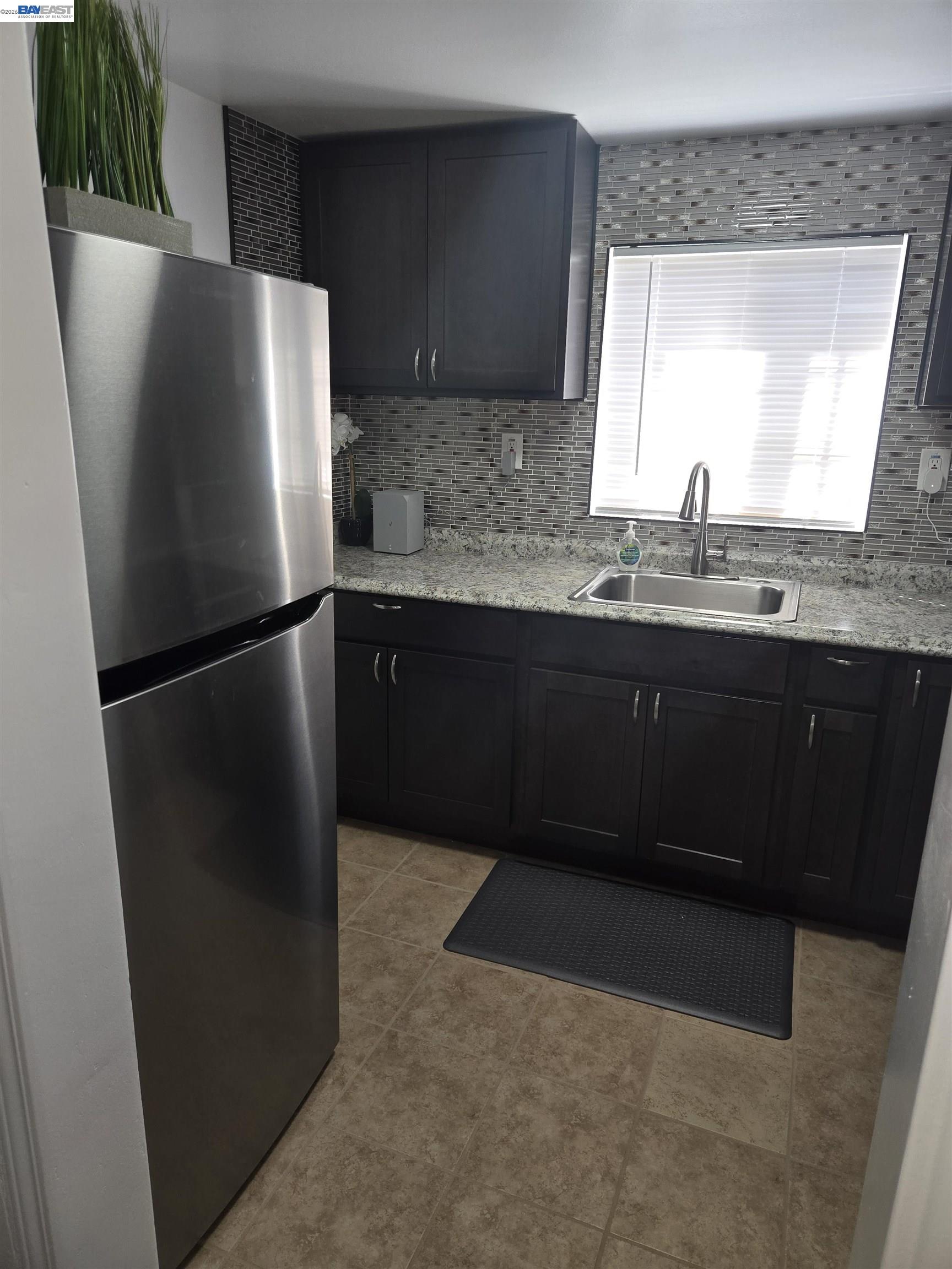 Detail Gallery Image 8 of 16 For 1840 6th, North Richmond,  CA 94801 - 2 Beds | 1 Baths