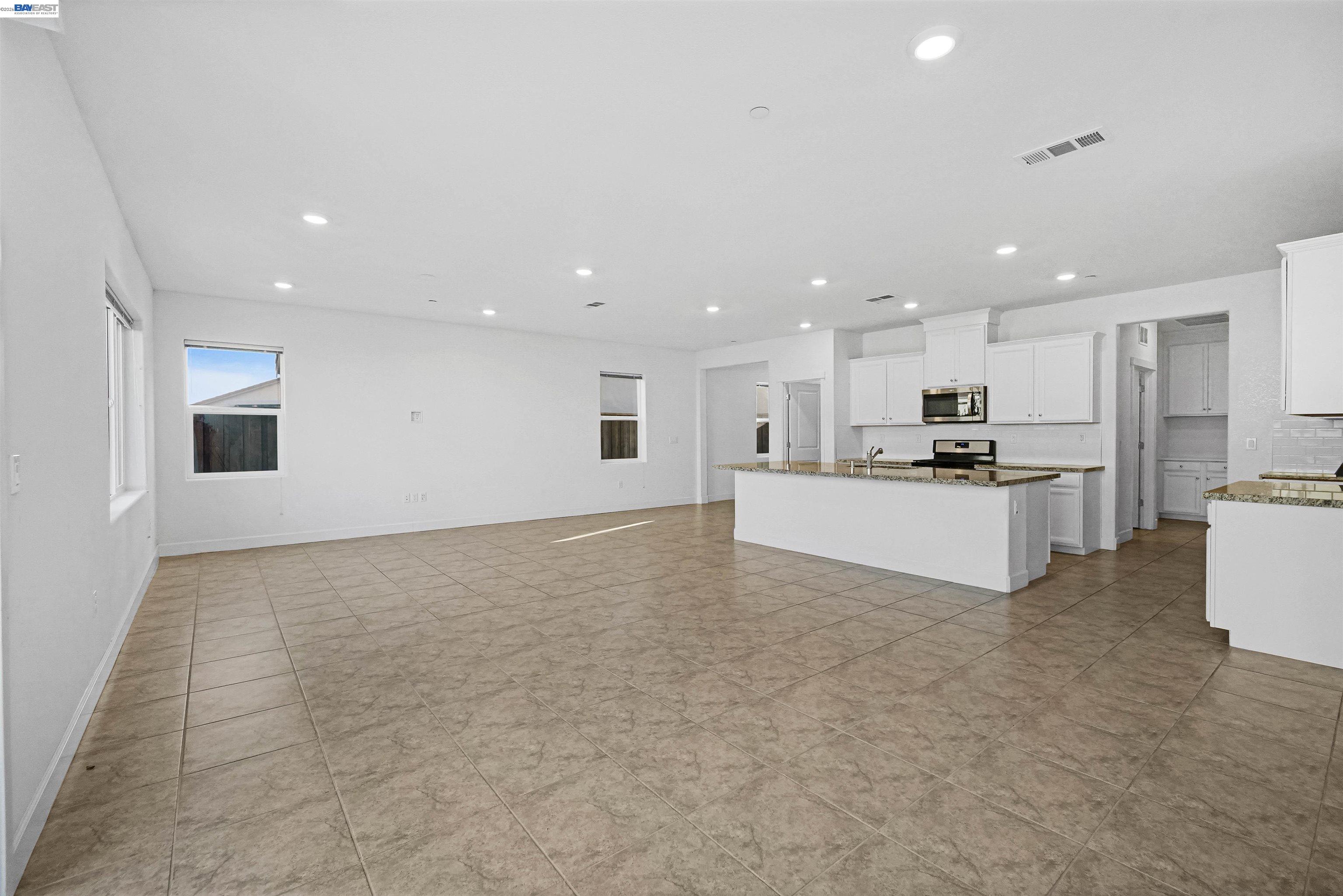 Detail Gallery Image 12 of 55 For 5323 Potter Valley Ln, Antioch,  CA 94531 - 4 Beds | 3 Baths