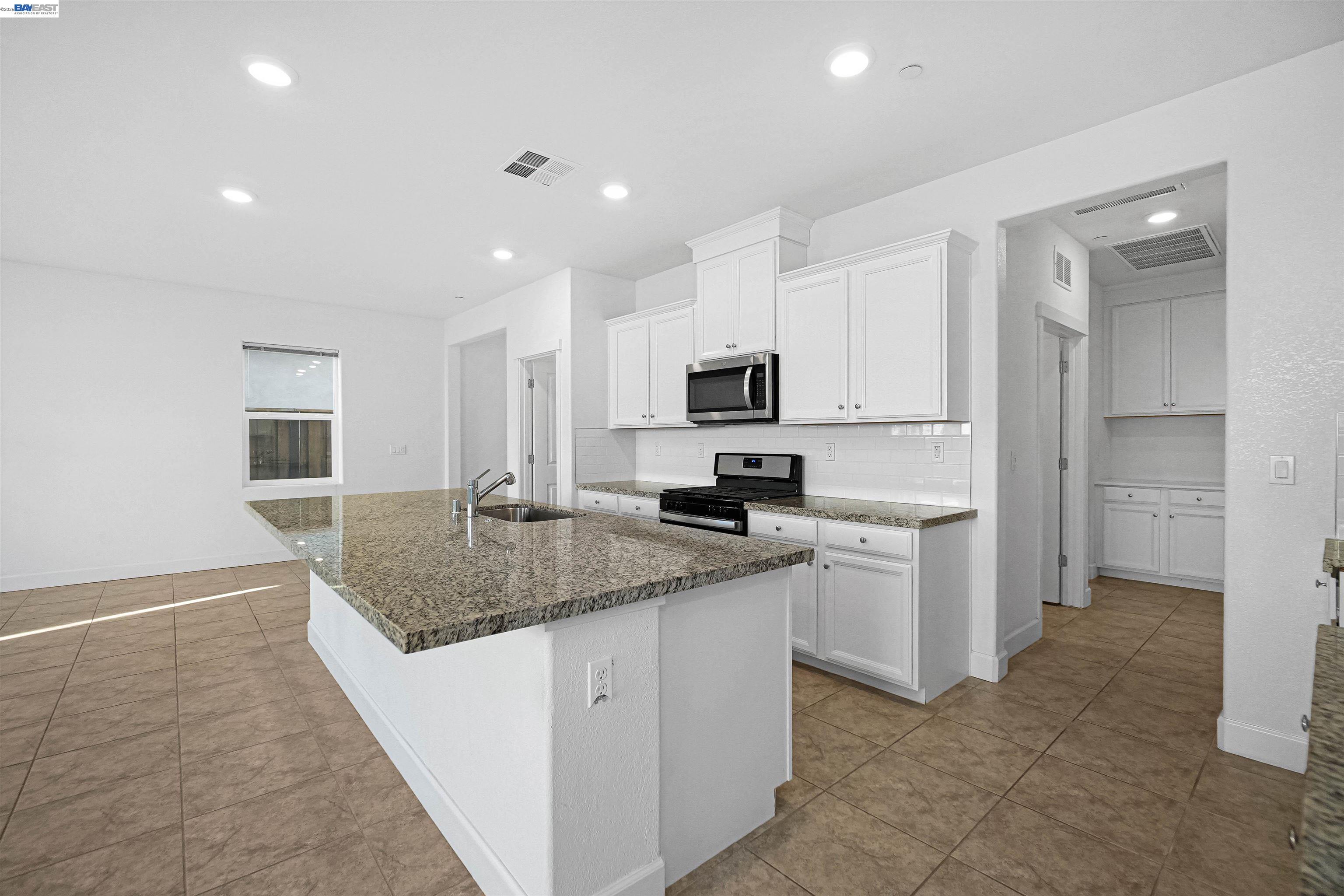 Detail Gallery Image 14 of 55 For 5323 Potter Valley Ln, Antioch,  CA 94531 - 4 Beds | 3 Baths