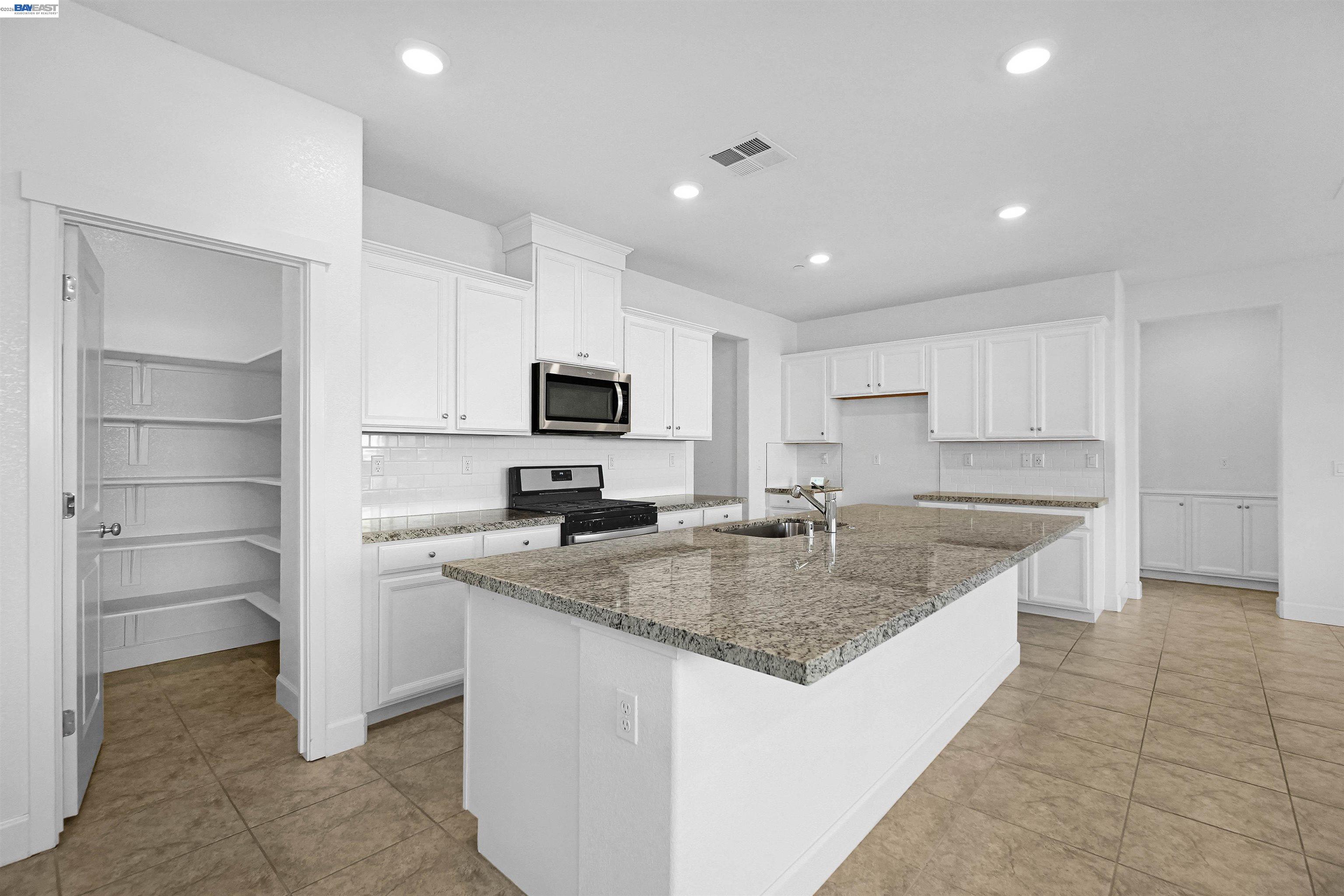 Detail Gallery Image 15 of 55 For 5323 Potter Valley Ln, Antioch,  CA 94531 - 4 Beds | 3 Baths