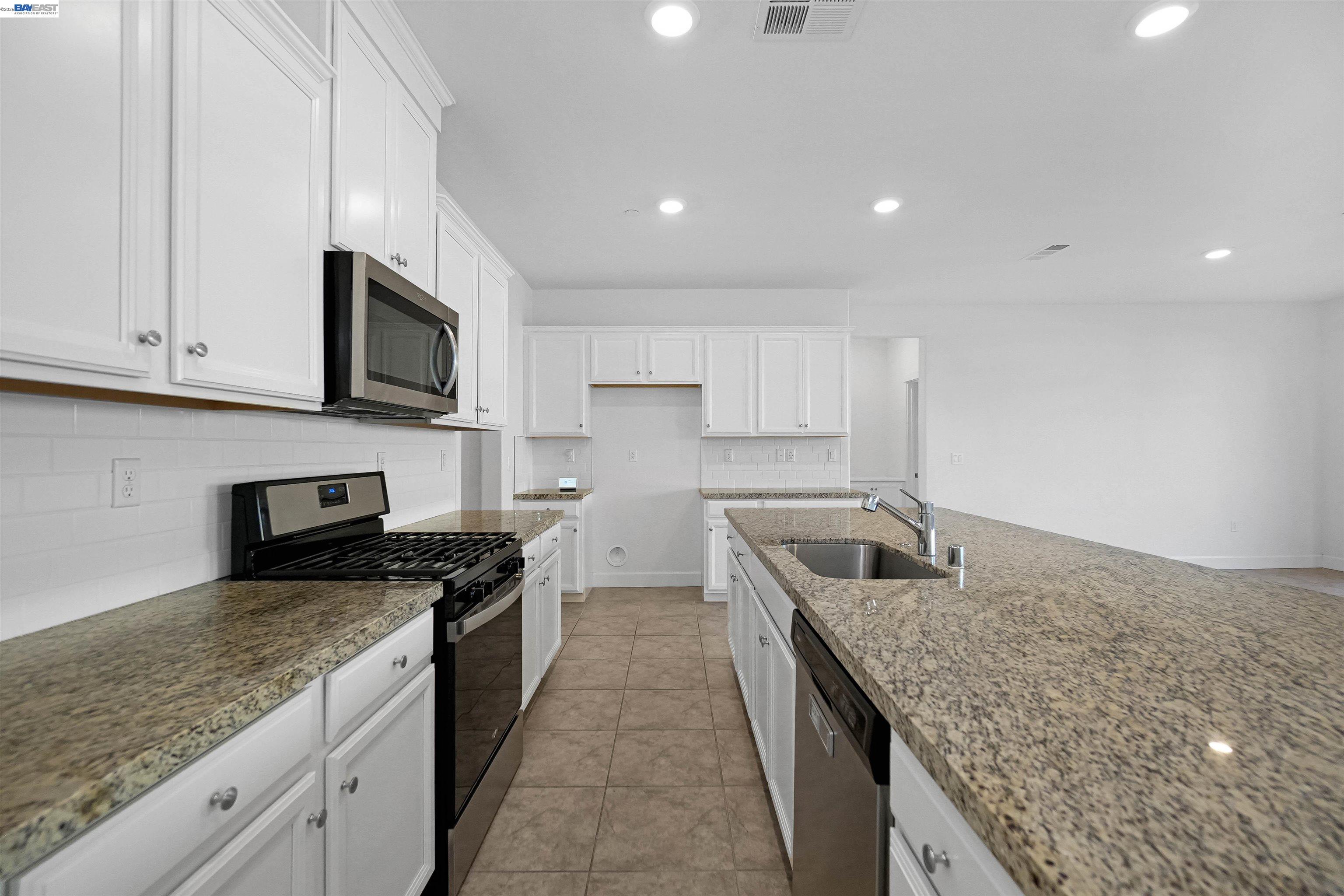 Detail Gallery Image 16 of 55 For 5323 Potter Valley Ln, Antioch,  CA 94531 - 4 Beds | 3 Baths