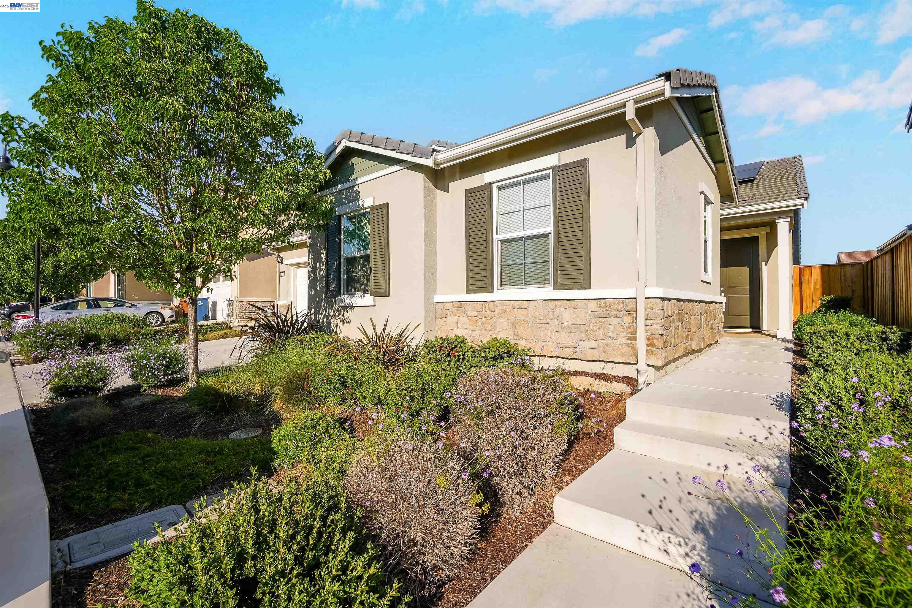 Detail Gallery Image 5 of 55 For 5323 Potter Valley Ln, Antioch,  CA 94531 - 4 Beds | 3 Baths