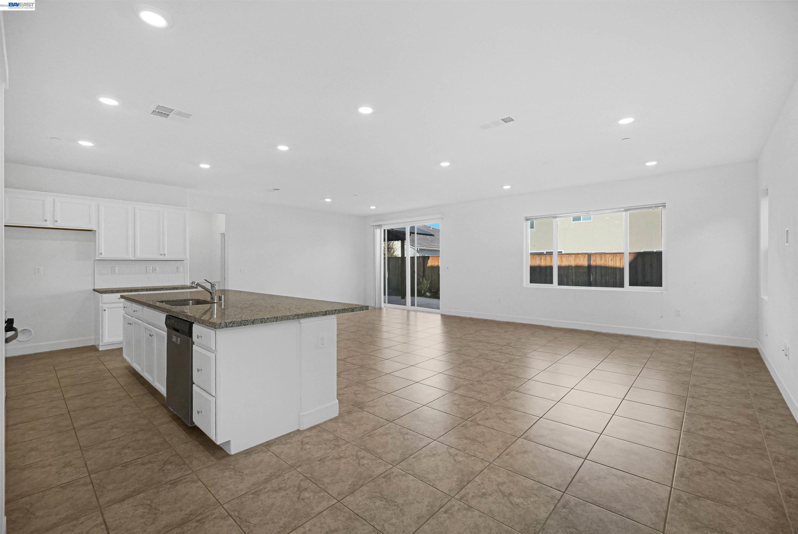 Detail Gallery Image 10 of 55 For 5323 Potter Valley Ln, Antioch,  CA 94531 - 4 Beds | 3 Baths