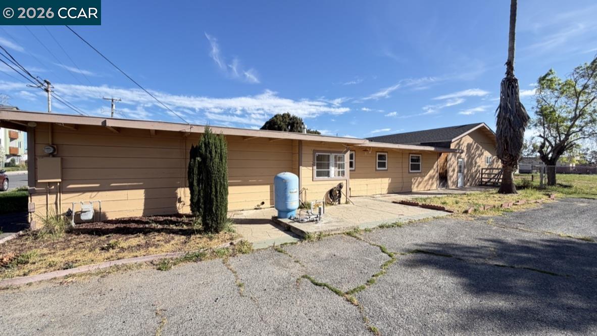 Detail Gallery Image 2 of 29 For 5284 Elm Ln, Oakley,  CA 94561 - 3 Beds | 1 Baths