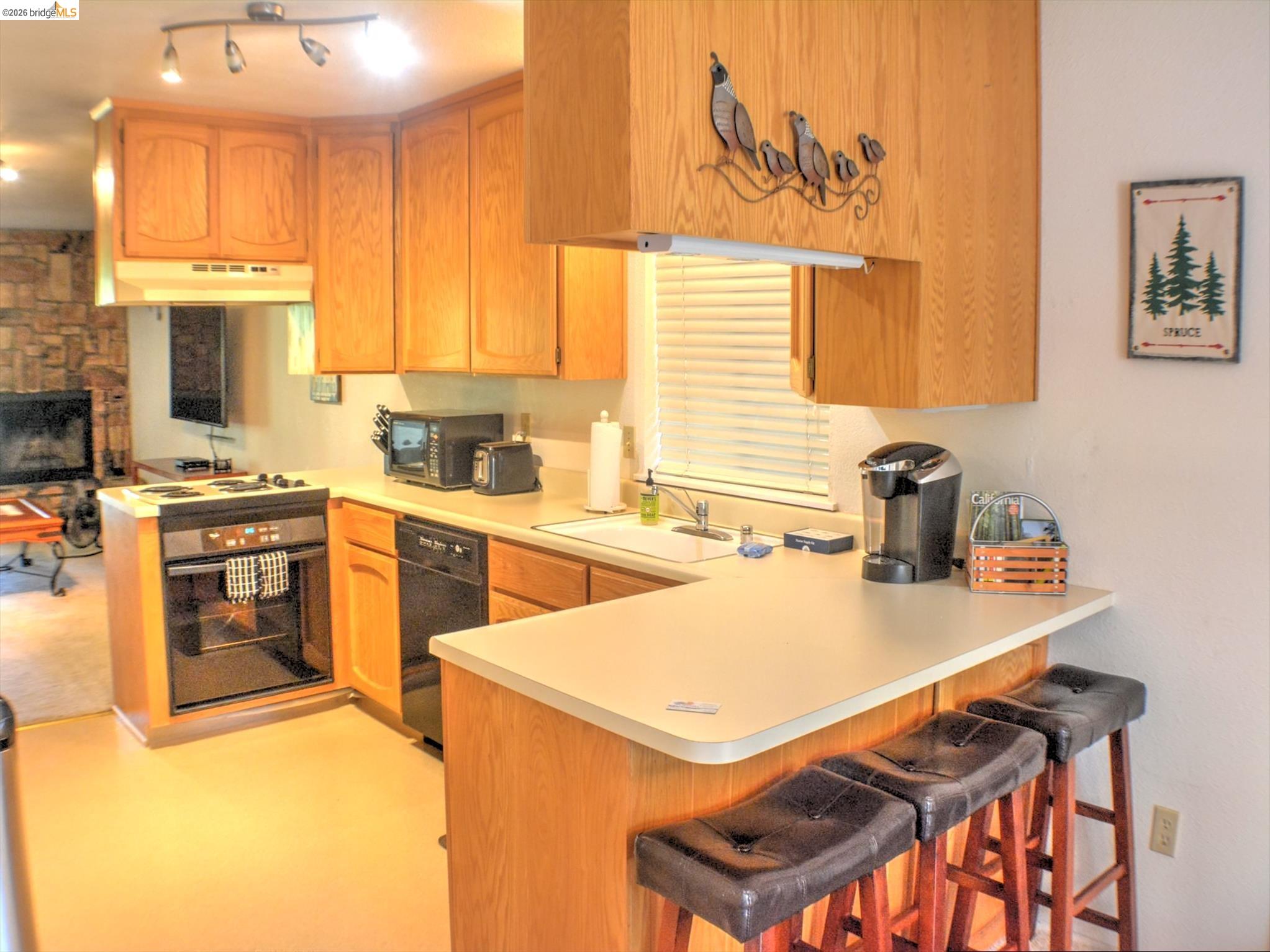 Detail Gallery Image 8 of 39 For 19166 Dyer Ct, Groveland,  CA 95321 - 2 Beds | 2 Baths