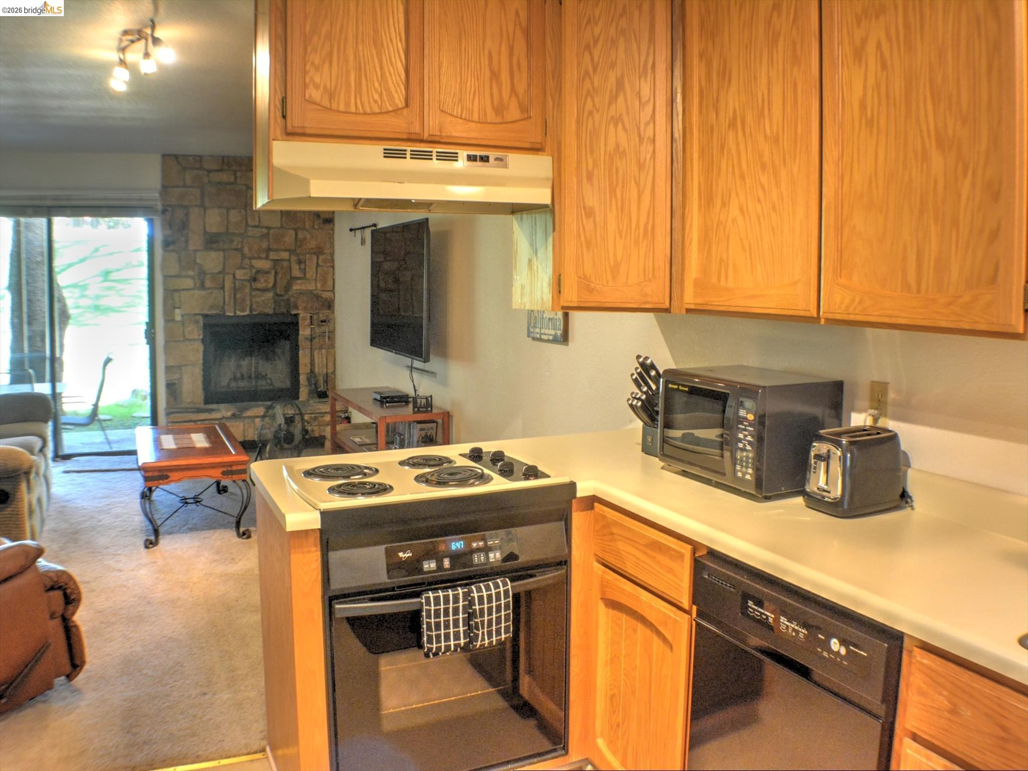 Detail Gallery Image 10 of 39 For 19166 Dyer Ct, Groveland,  CA 95321 - 2 Beds | 2 Baths