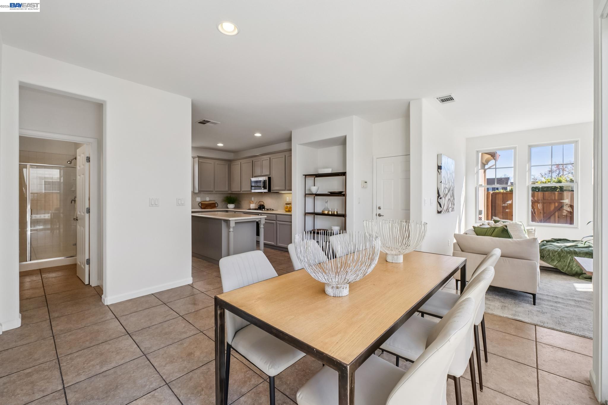 Detail Gallery Image 12 of 56 For 220 Hollister Avenue, Alameda,  CA 94501 - 3 Beds | 3 Baths