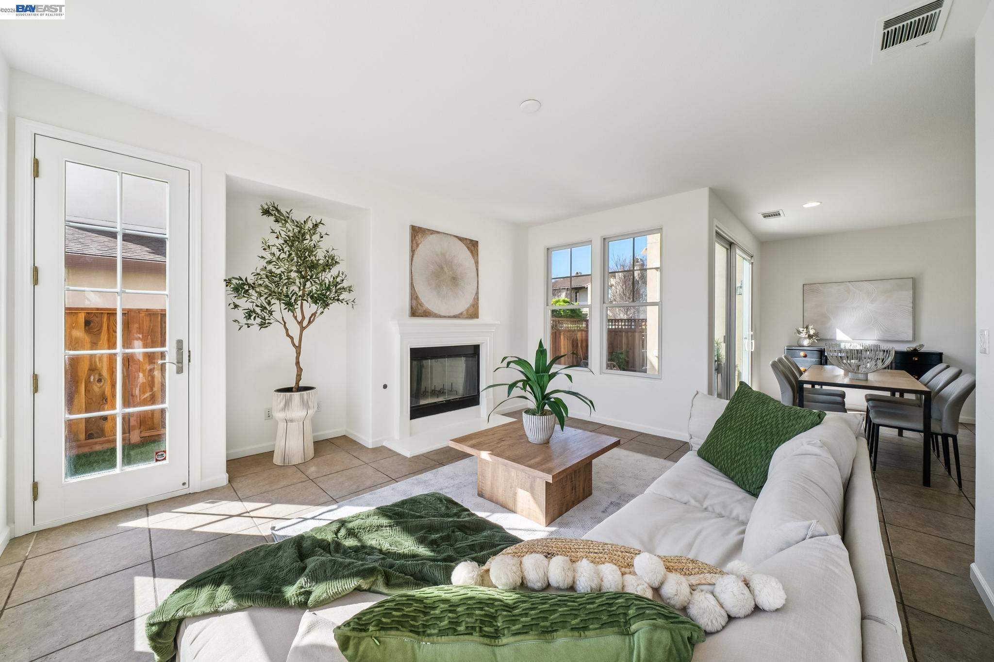 Detail Gallery Image 15 of 56 For 220 Hollister Avenue, Alameda,  CA 94501 - 3 Beds | 3 Baths