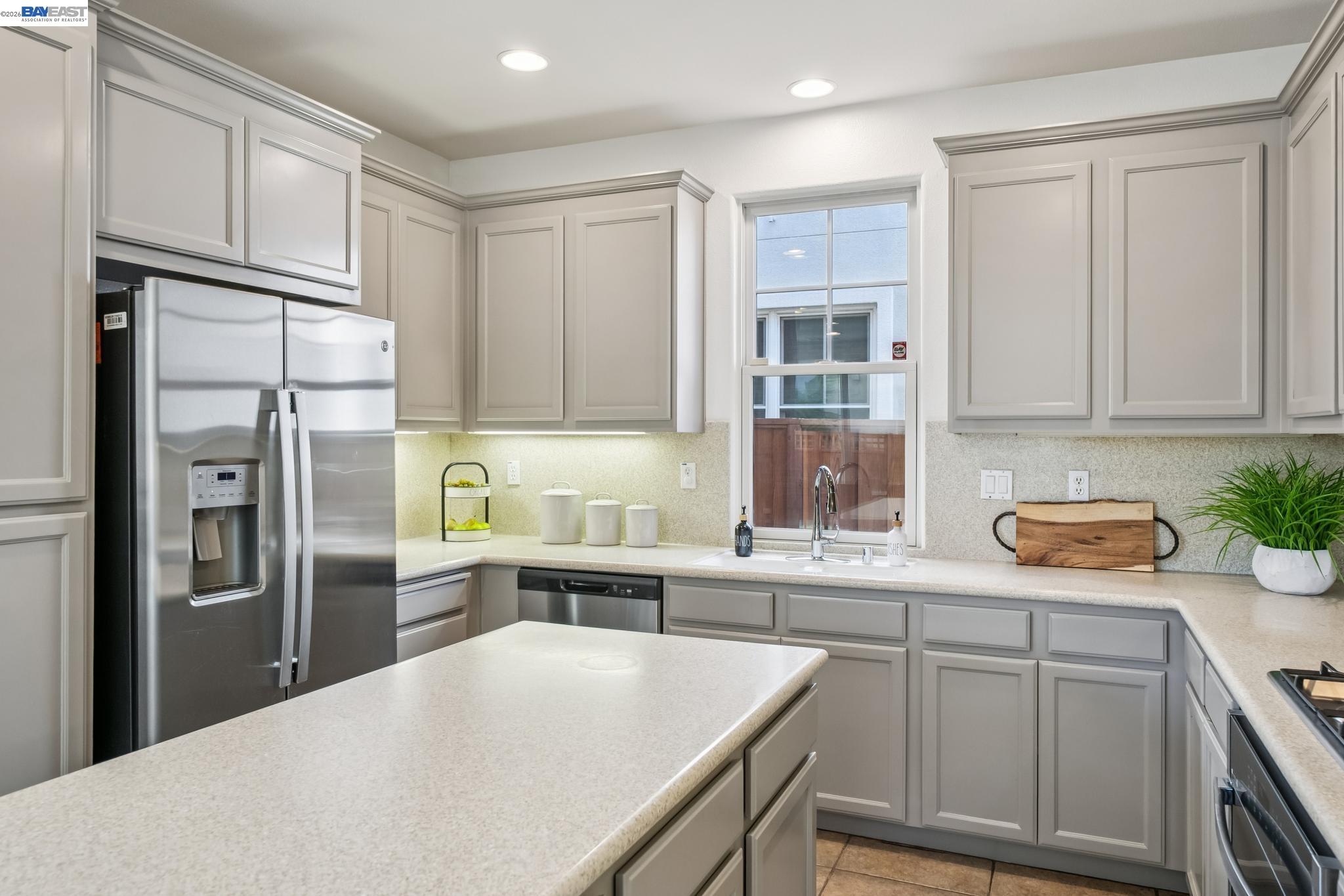 Detail Gallery Image 22 of 56 For 220 Hollister Avenue, Alameda,  CA 94501 - 3 Beds | 3 Baths