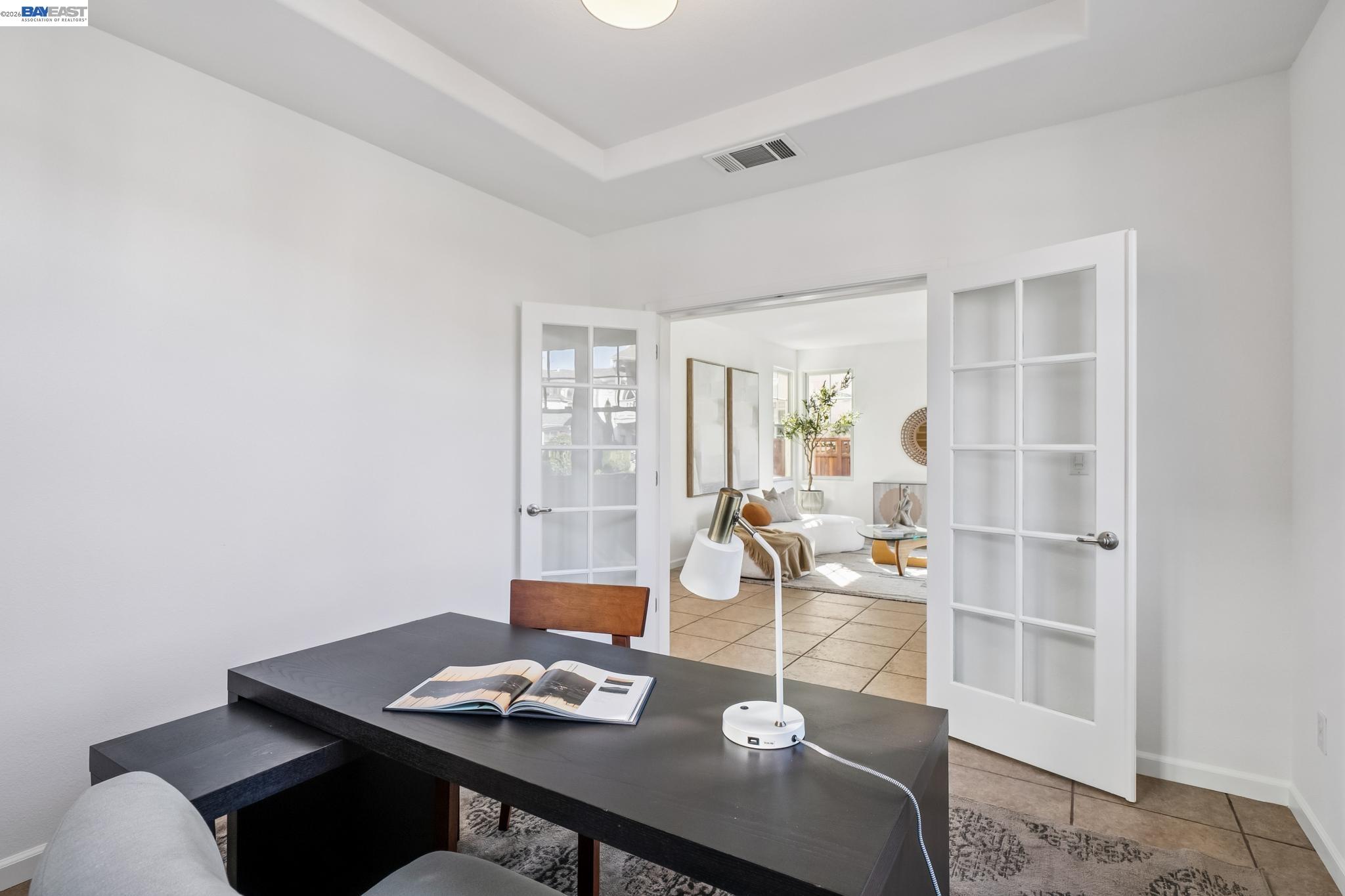 Detail Gallery Image 8 of 56 For 220 Hollister Avenue, Alameda,  CA 94501 - 3 Beds | 3 Baths