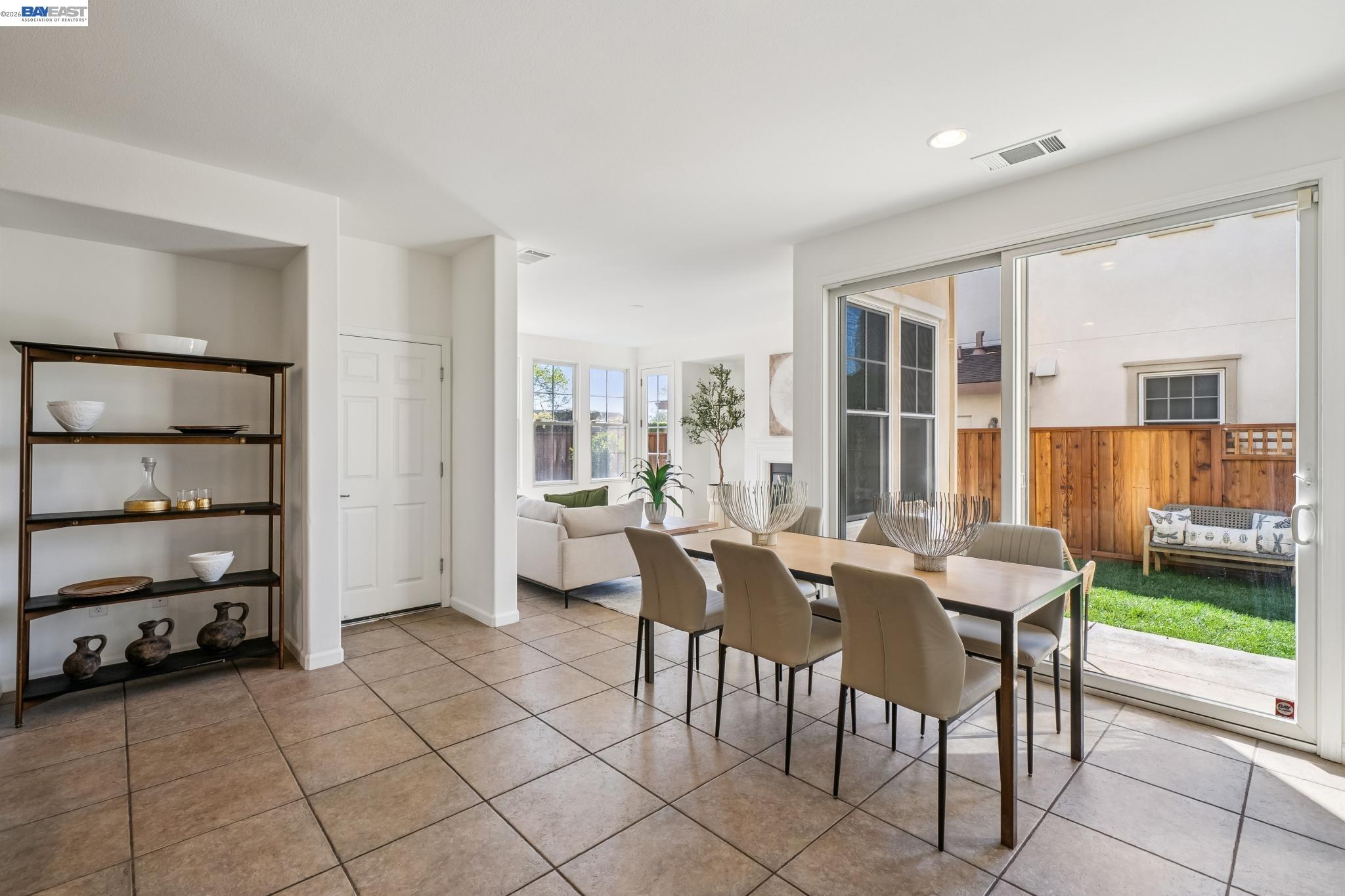 Detail Gallery Image 10 of 56 For 220 Hollister Avenue, Alameda,  CA 94501 - 3 Beds | 3 Baths