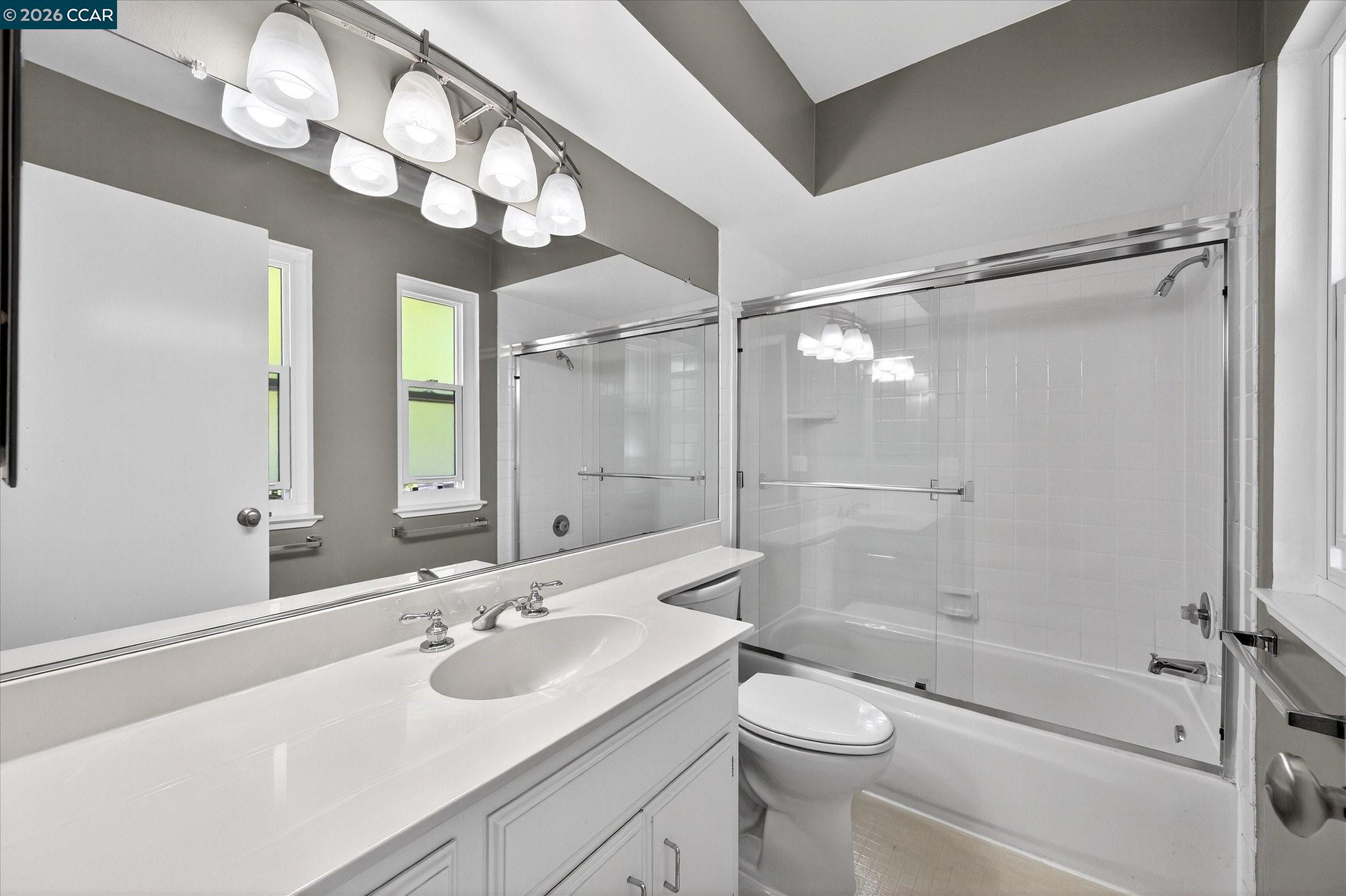 Detail Gallery Image 20 of 24 For 1736 Saint Andrews Dr, Moraga,  CA 94556 - 2 Beds | 2/1 Baths