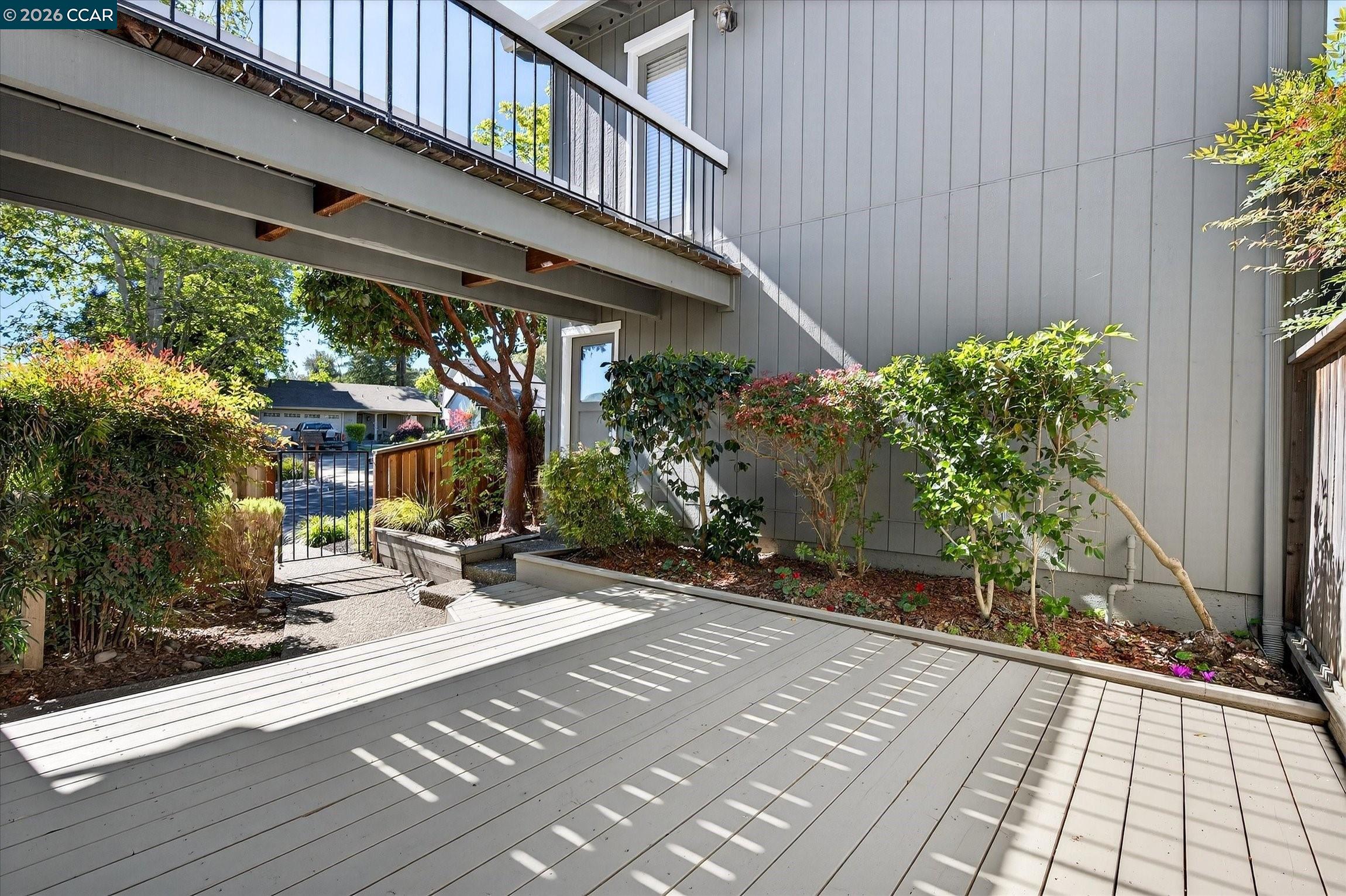 Detail Gallery Image 4 of 24 For 1736 Saint Andrews Dr, Moraga,  CA 94556 - 2 Beds | 2/1 Baths