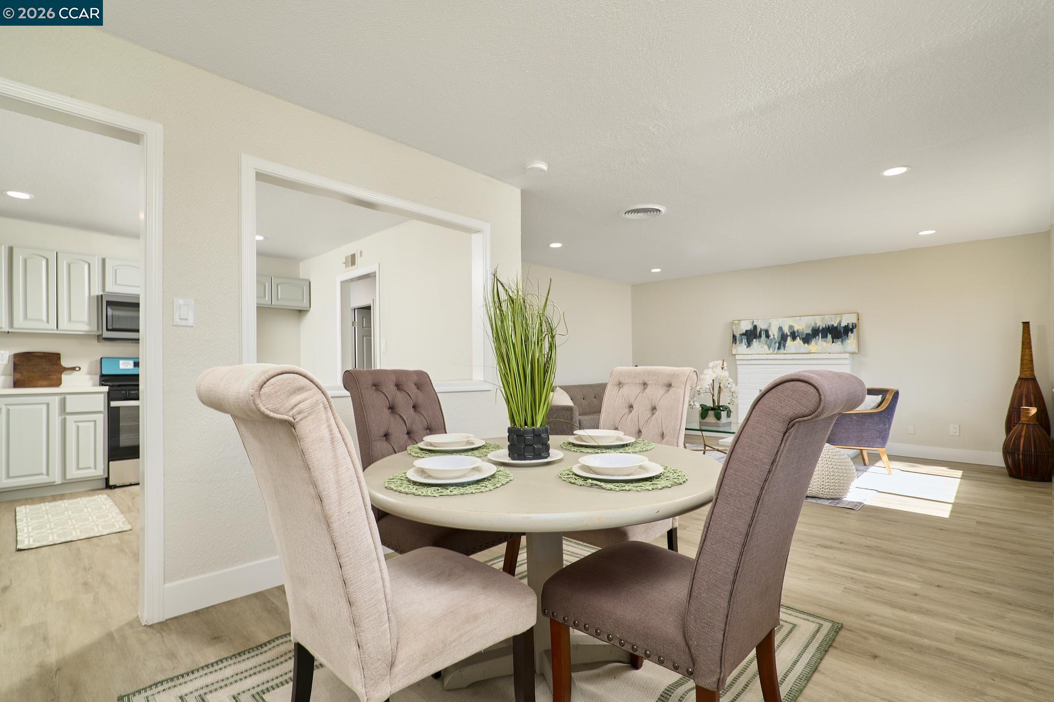 Detail Gallery Image 6 of 19 For 48 W Leland Rd, Pittsburg,  CA 94565 - 3 Beds | 1 Baths