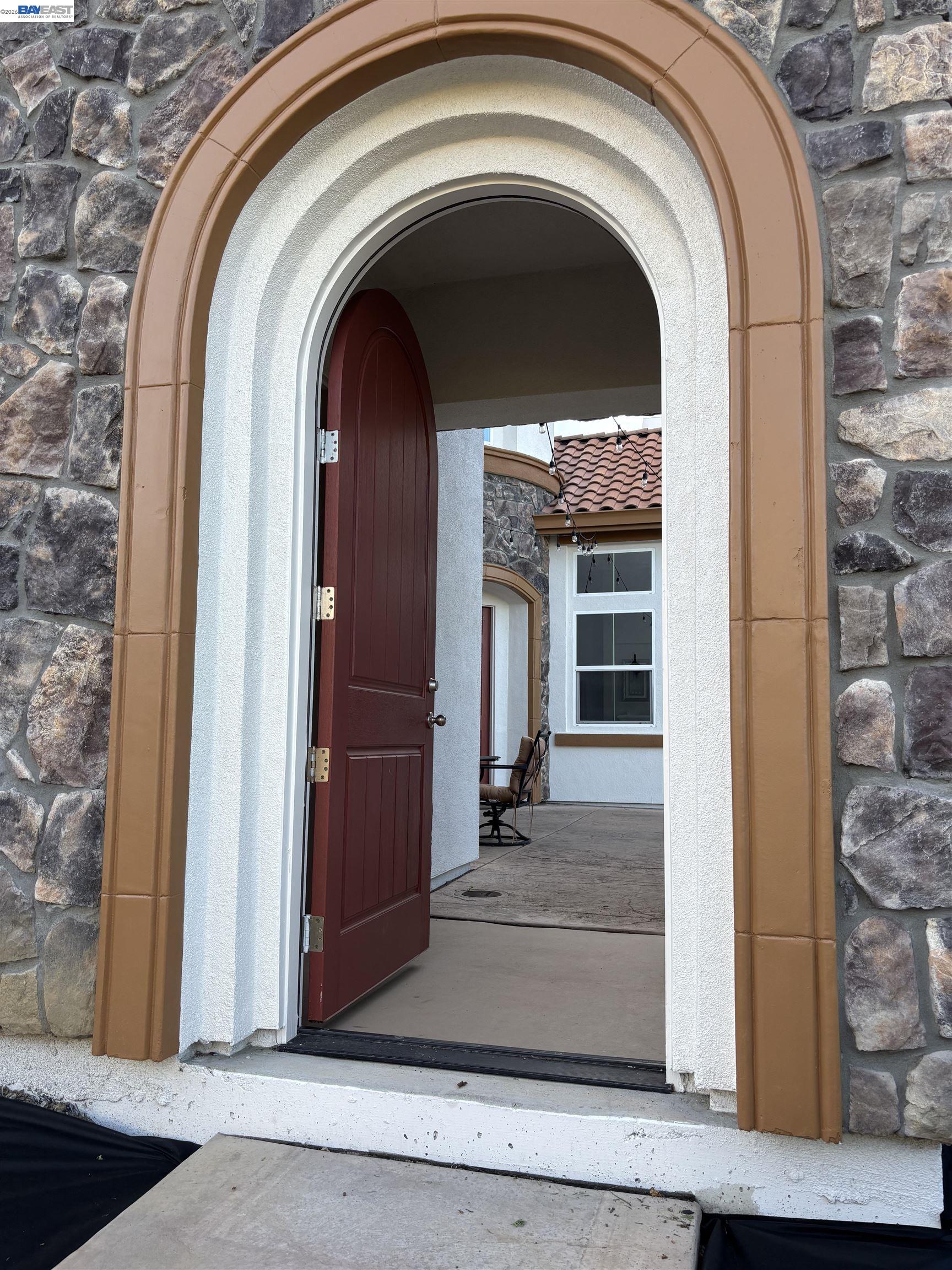 Detail Gallery Image 2 of 19 For 21 Withers Court, Lafayette,  CA 94549 - 5 Beds | 5/2 Baths