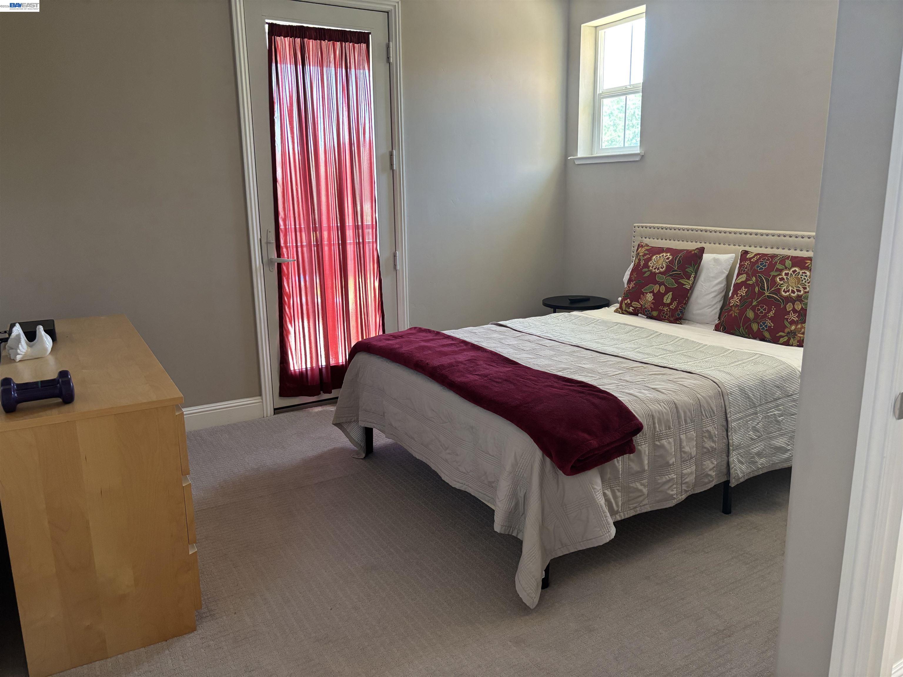 Detail Gallery Image 11 of 19 For 21 Withers Court, Lafayette,  CA 94549 - 5 Beds | 5/2 Baths