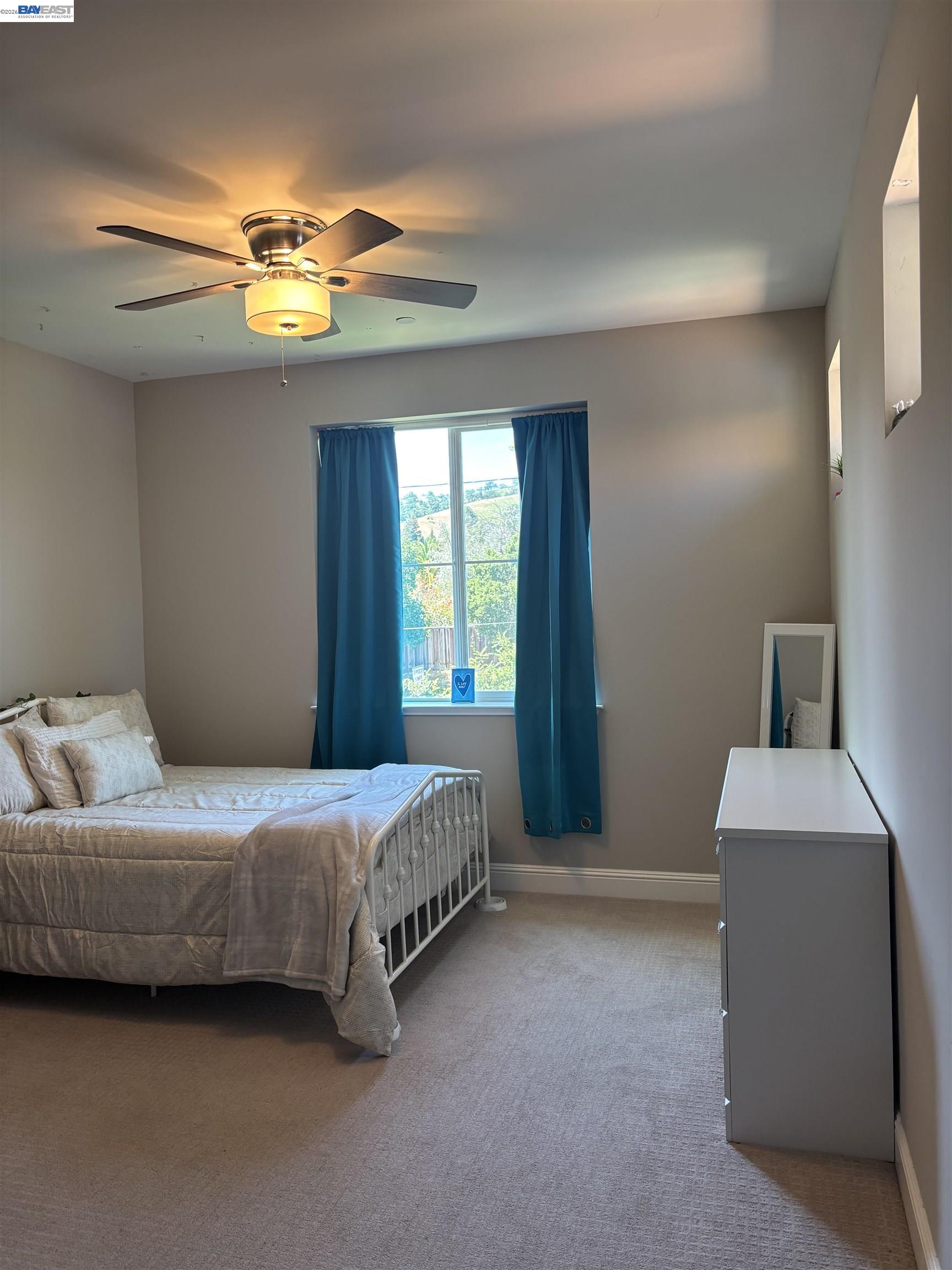 Detail Gallery Image 17 of 19 For 21 Withers Court, Lafayette,  CA 94549 - 5 Beds | 5/2 Baths