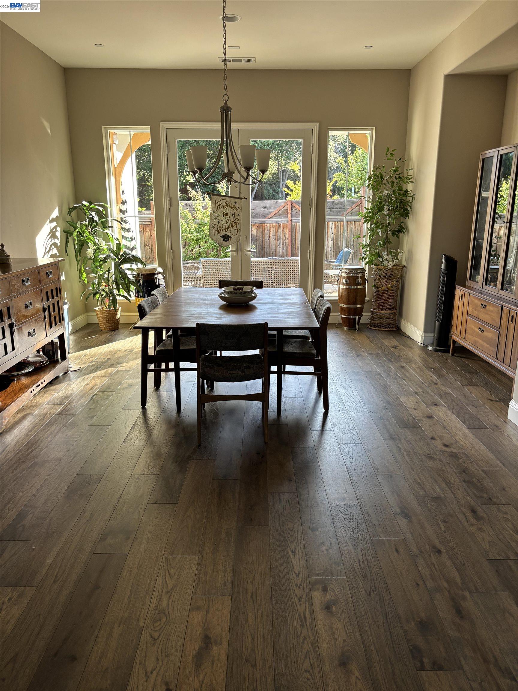 Detail Gallery Image 5 of 19 For 21 Withers Court, Lafayette,  CA 94549 - 5 Beds | 5/2 Baths