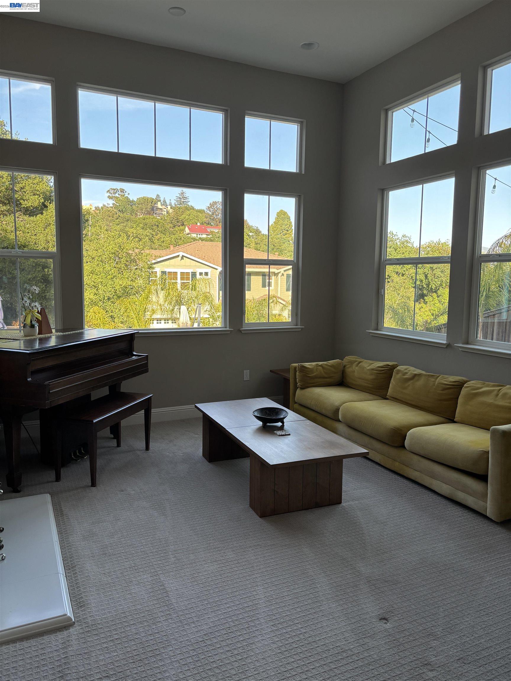 Detail Gallery Image 6 of 19 For 21 Withers Court, Lafayette,  CA 94549 - 5 Beds | 5/2 Baths