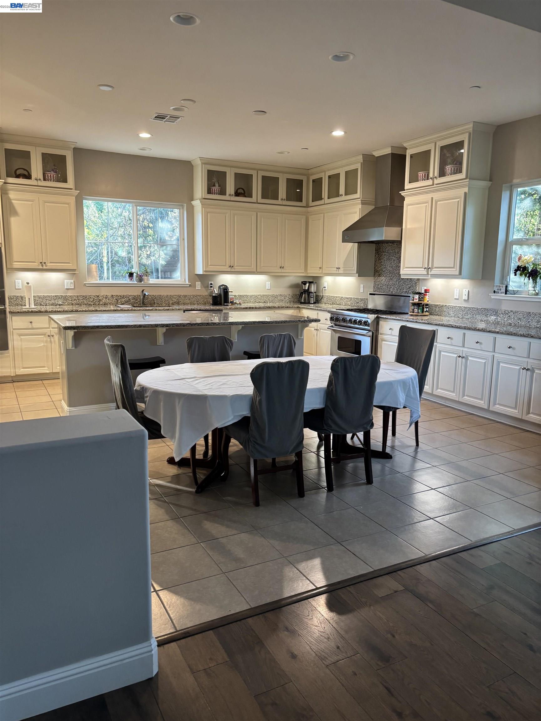 Detail Gallery Image 7 of 19 For 21 Withers Court, Lafayette,  CA 94549 - 5 Beds | 5/2 Baths