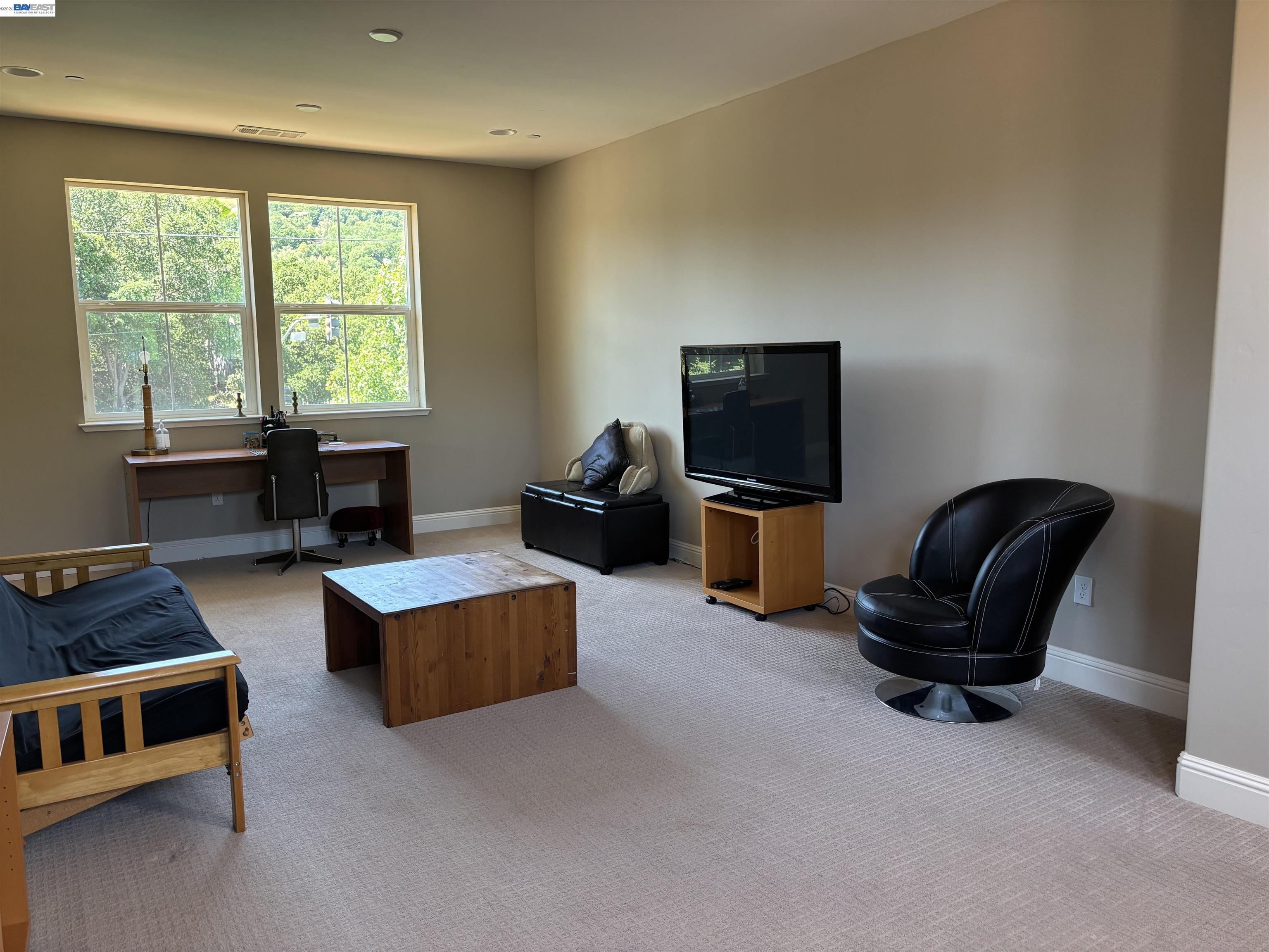 Detail Gallery Image 8 of 19 For 21 Withers Court, Lafayette,  CA 94549 - 5 Beds | 5/2 Baths