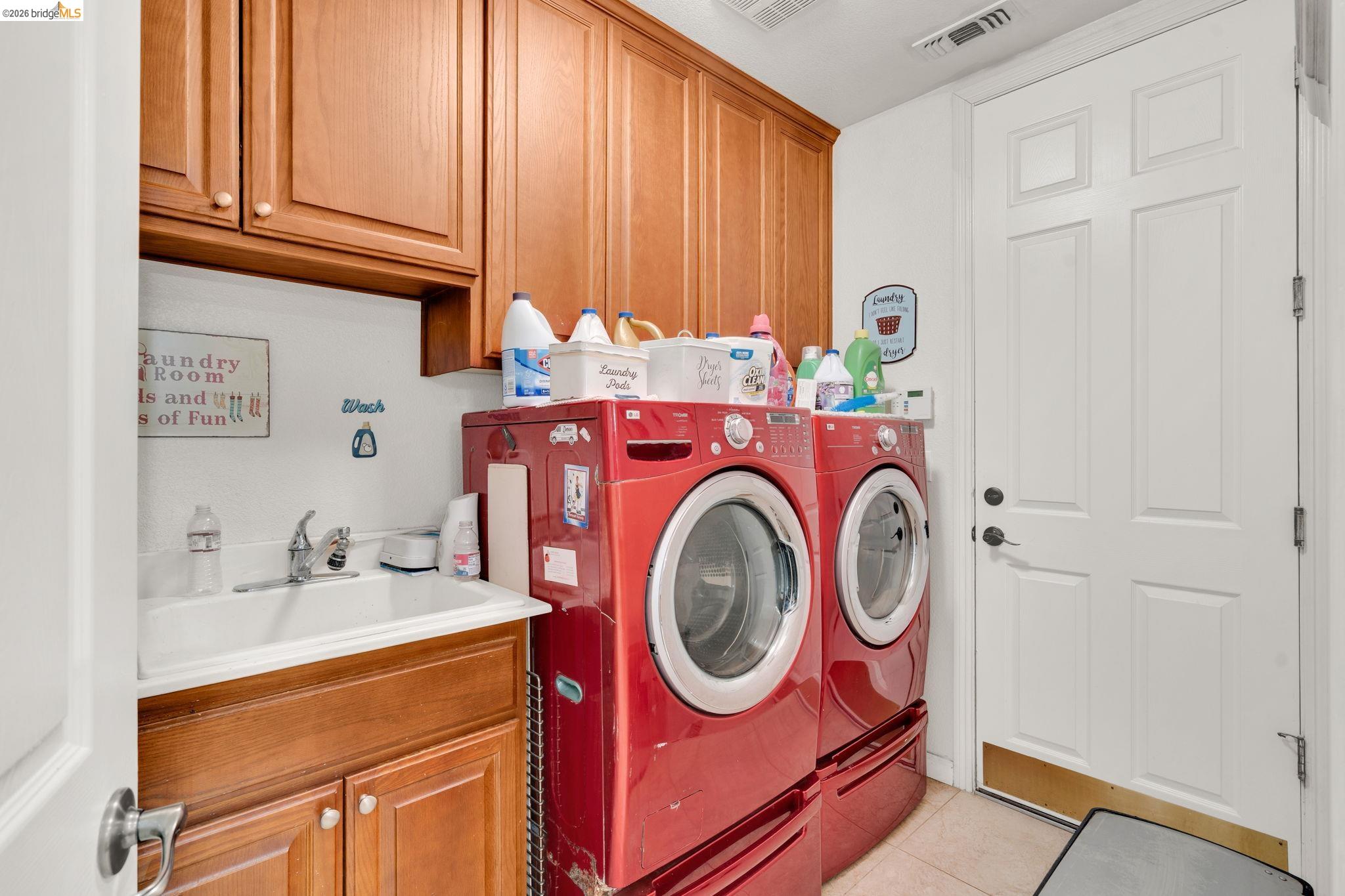 Detail Gallery Image 35 of 54 For 1653 Observation Ct, Antioch,  CA 94531 - 5 Beds | 3 Baths