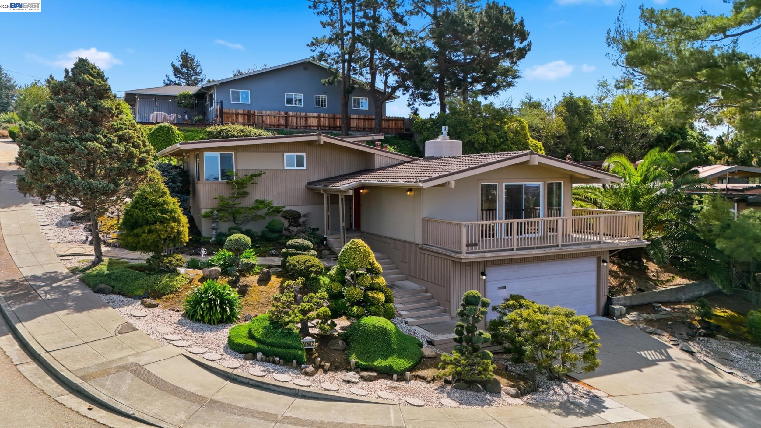 Detail Gallery Image 2 of 50 For 18602 Center St, Castro Valley,  CA 94546 - 3 Beds | 2 Baths