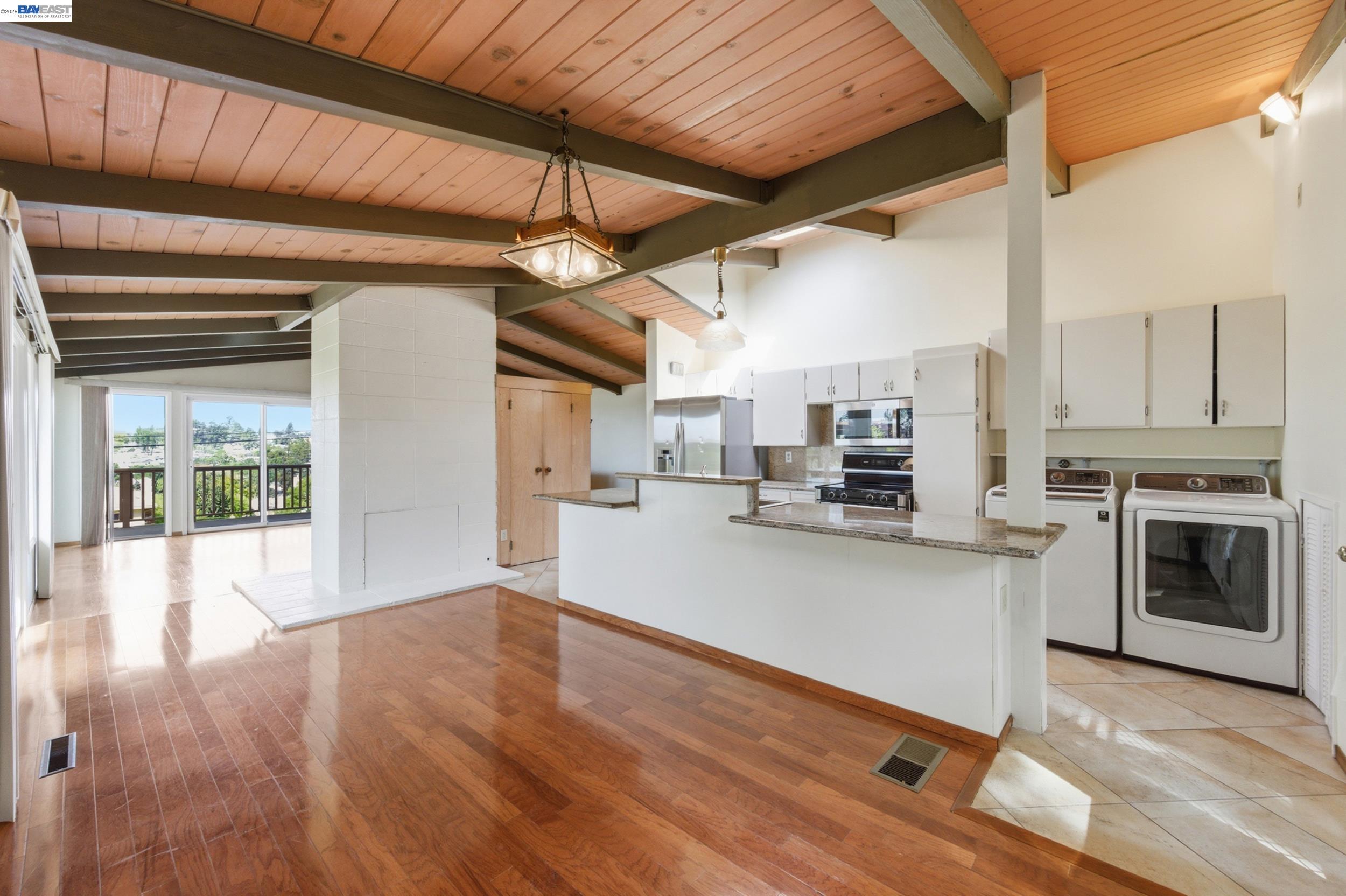 Detail Gallery Image 11 of 50 For 18602 Center St, Castro Valley,  CA 94546 - 3 Beds | 2 Baths