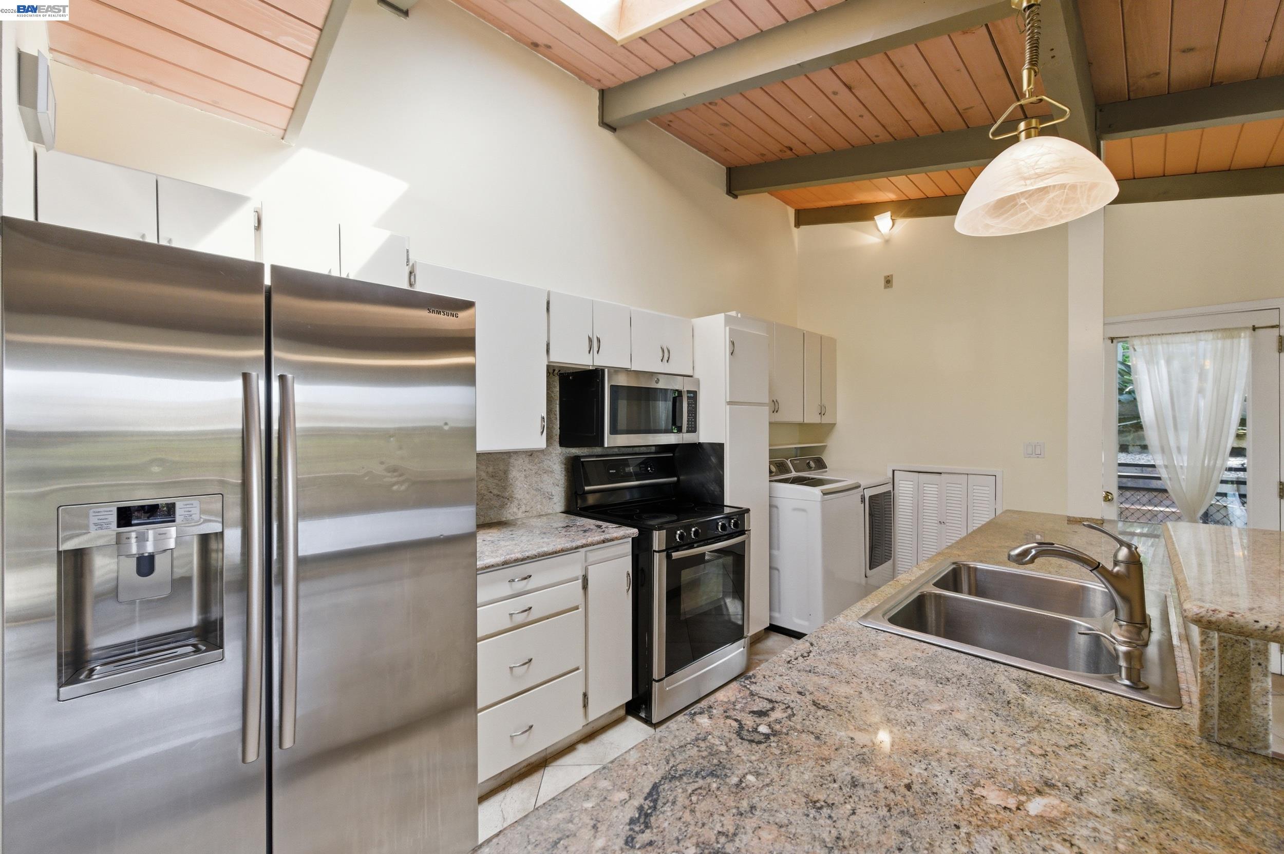 Detail Gallery Image 13 of 50 For 18602 Center St, Castro Valley,  CA 94546 - 3 Beds | 2 Baths