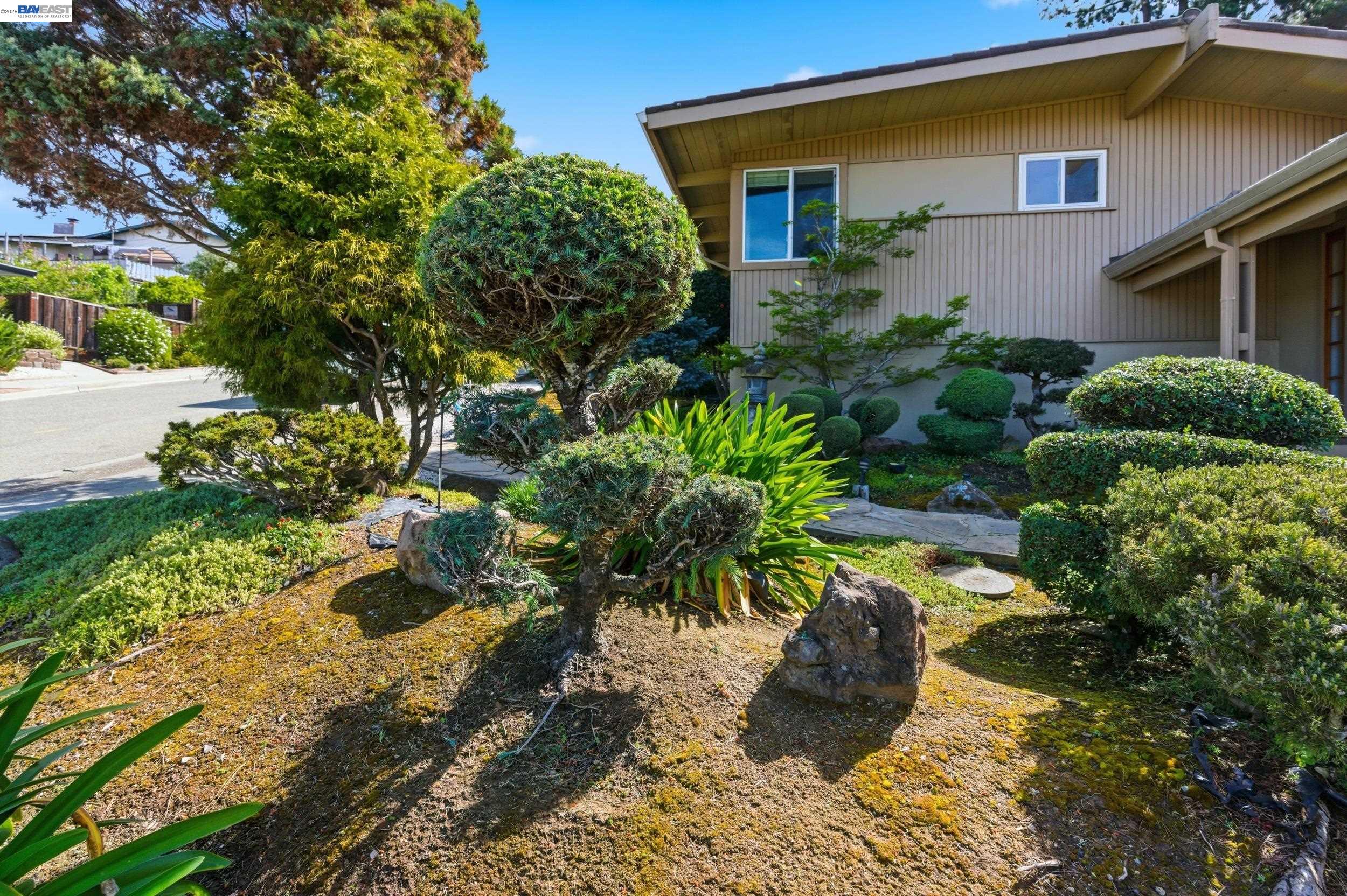 Detail Gallery Image 3 of 50 For 18602 Center St, Castro Valley,  CA 94546 - 3 Beds | 2 Baths