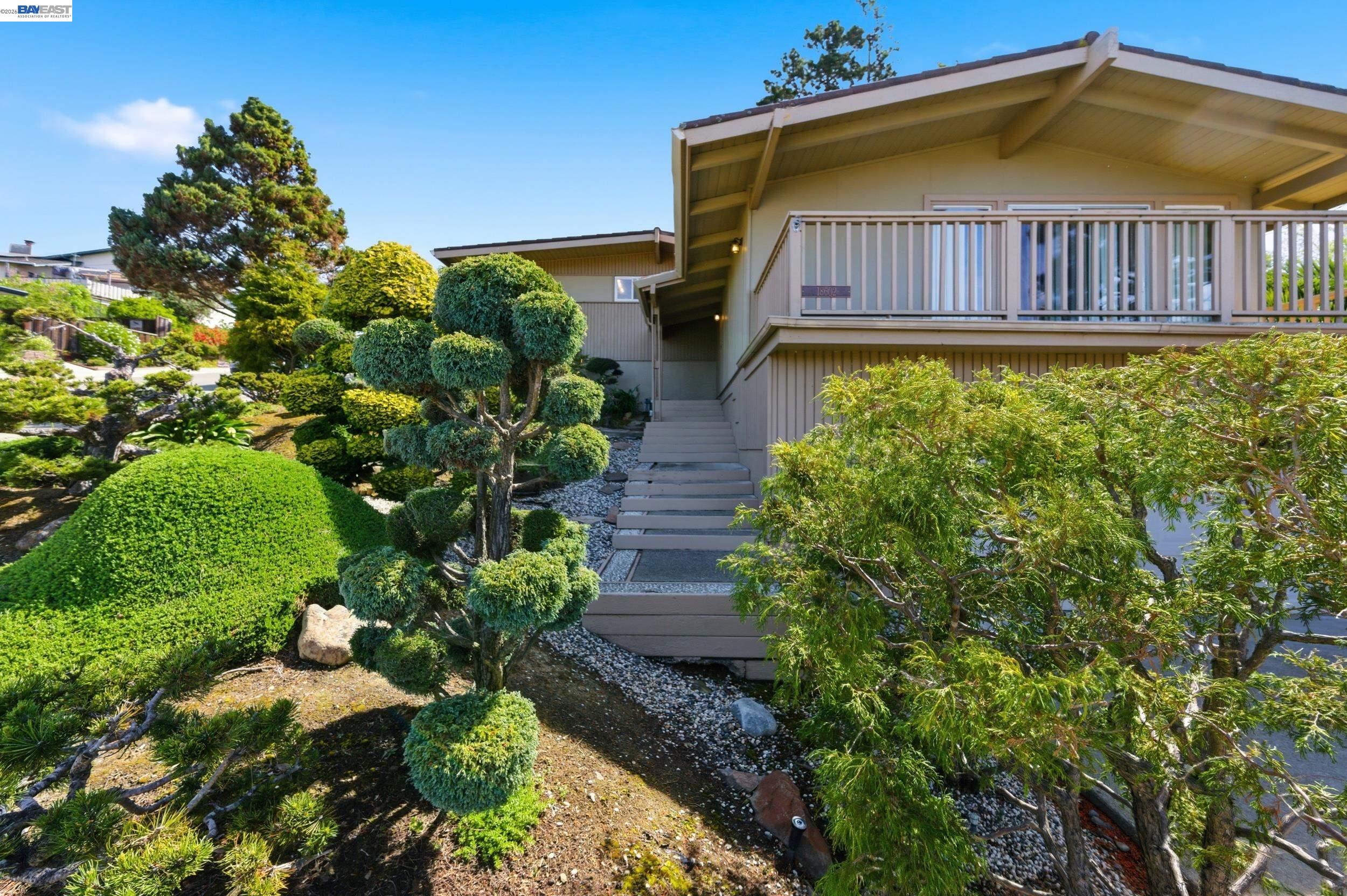 Detail Gallery Image 4 of 50 For 18602 Center St, Castro Valley,  CA 94546 - 3 Beds | 2 Baths