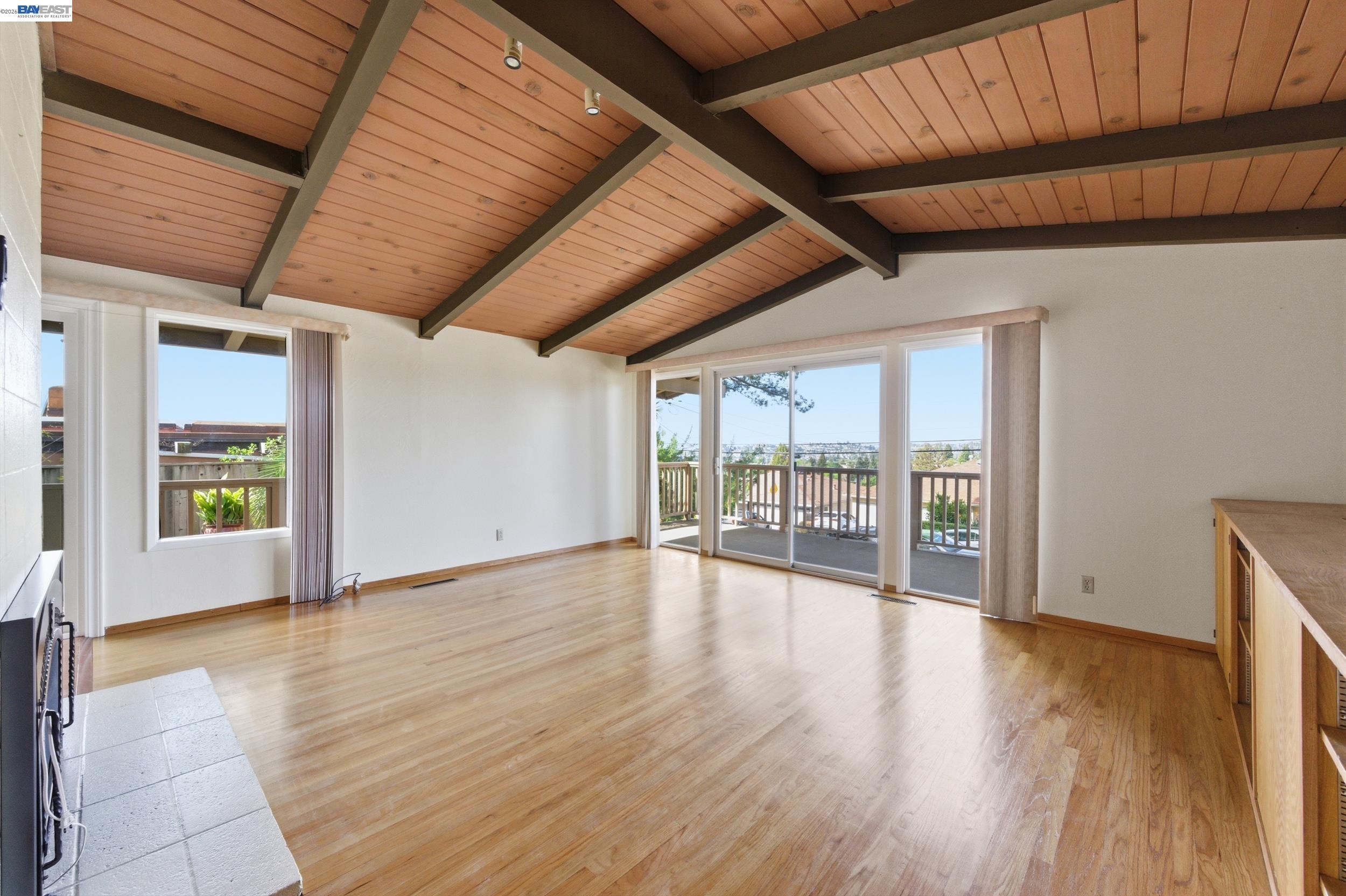 Detail Gallery Image 7 of 50 For 18602 Center St, Castro Valley,  CA 94546 - 3 Beds | 2 Baths