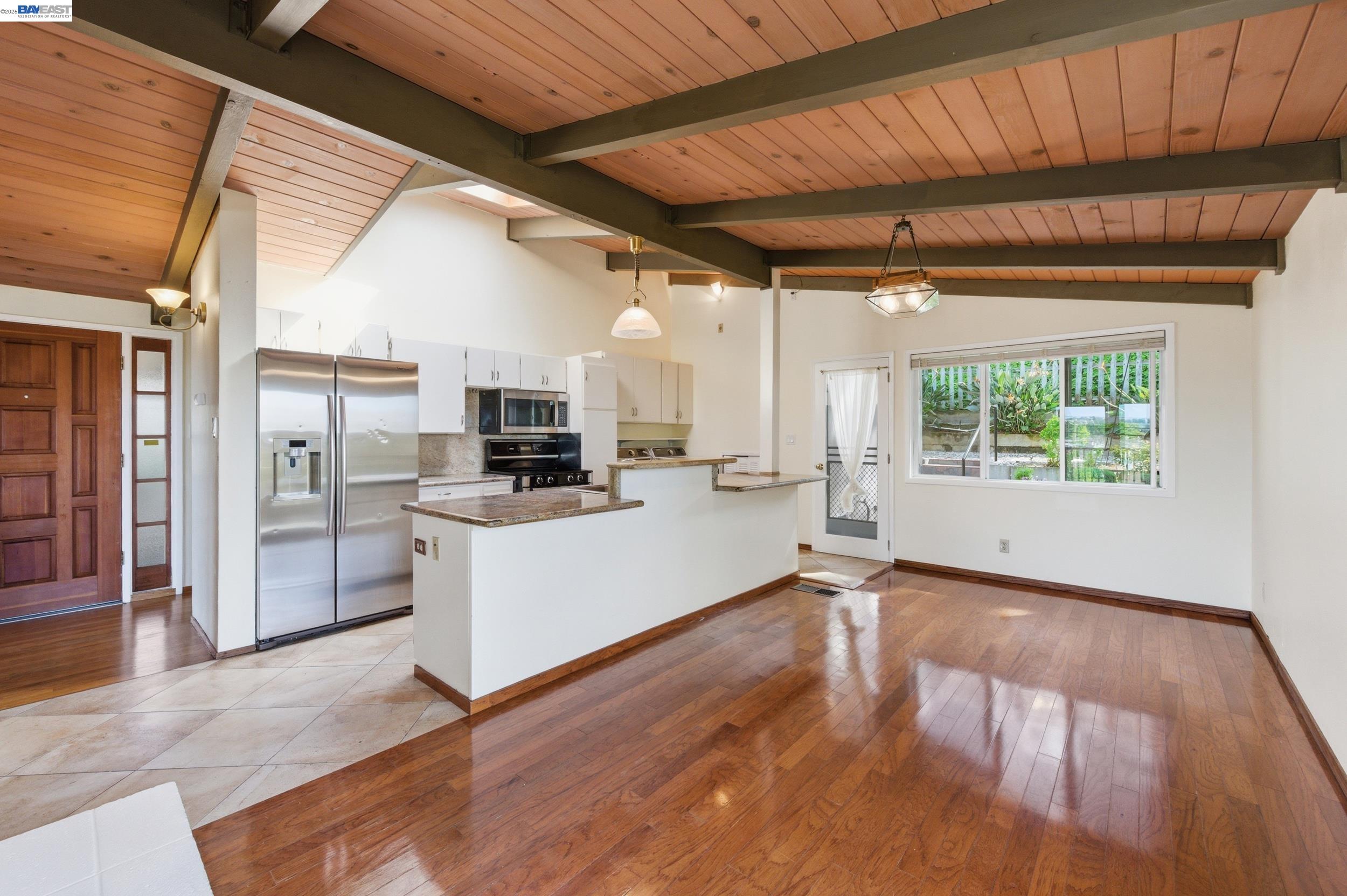 Detail Gallery Image 10 of 50 For 18602 Center St, Castro Valley,  CA 94546 - 3 Beds | 2 Baths