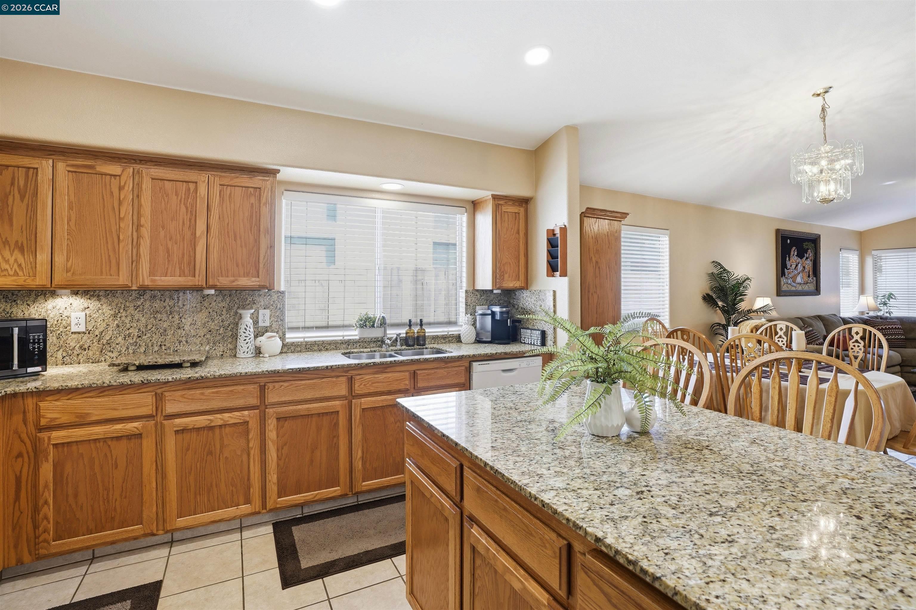 Detail Gallery Image 14 of 36 For 5640 N Wheeler Ave, Fresno,  CA 93722 - 4 Beds | 2 Baths