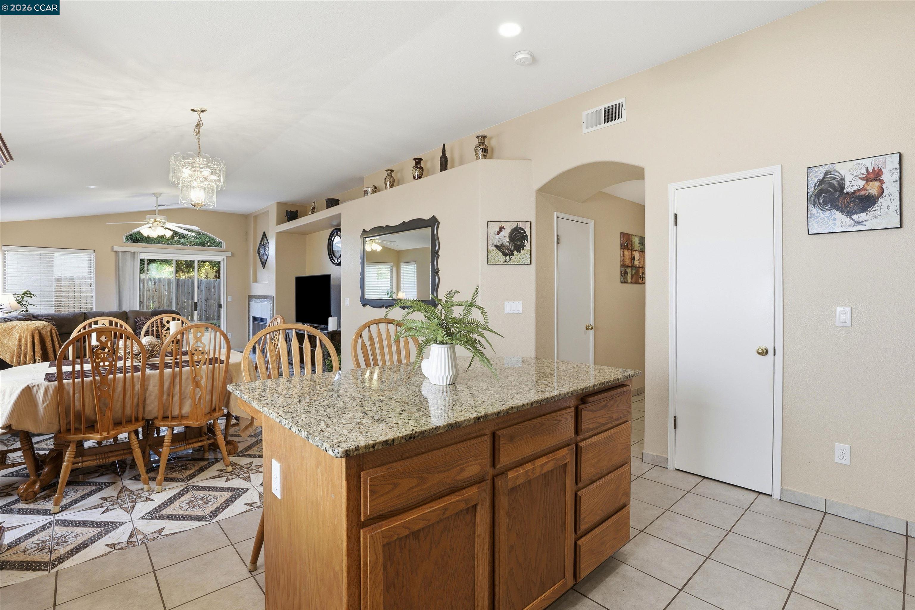 Detail Gallery Image 15 of 36 For 5640 N Wheeler Ave, Fresno,  CA 93722 - 4 Beds | 2 Baths