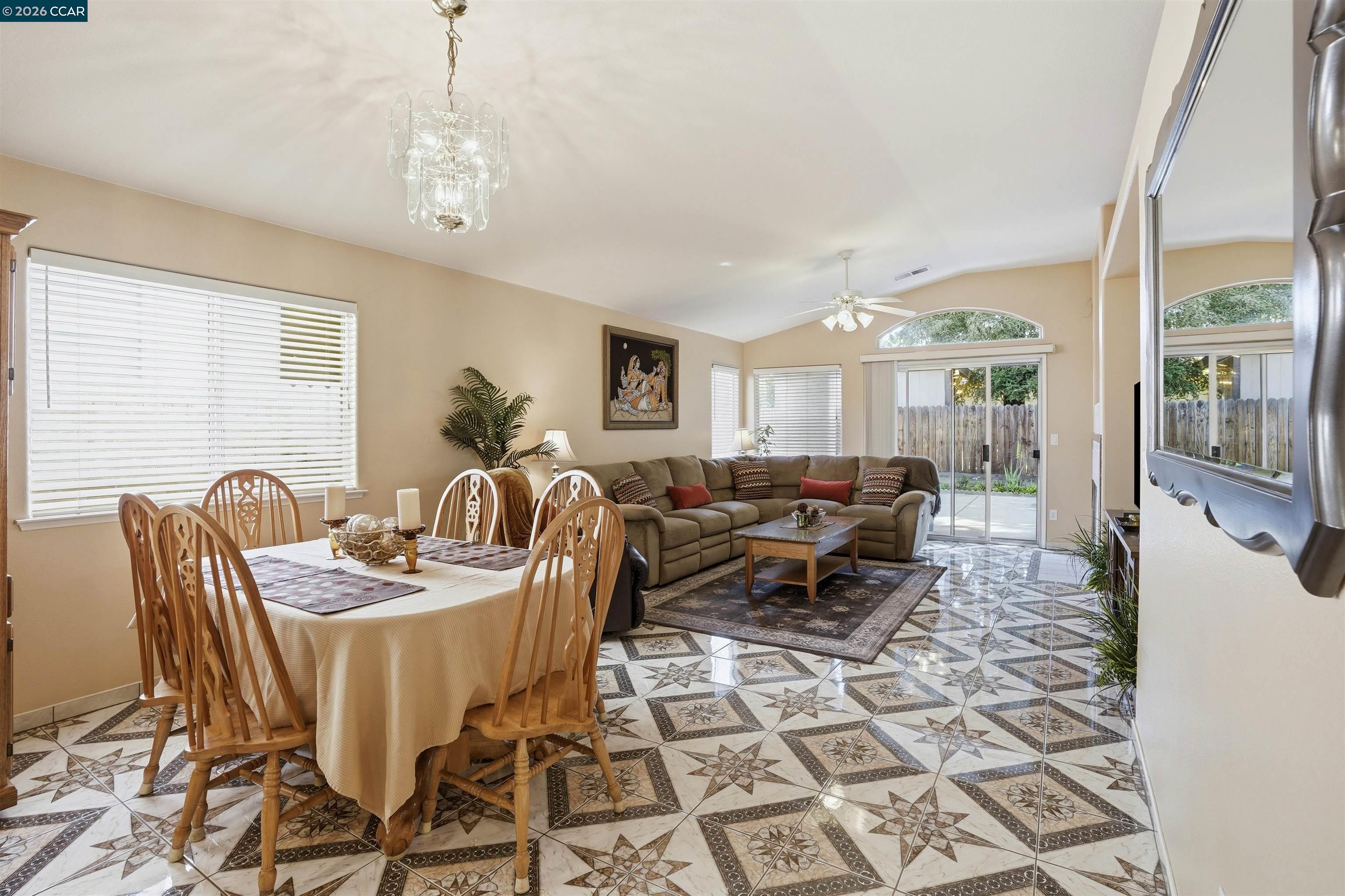 Detail Gallery Image 16 of 36 For 5640 N Wheeler Ave, Fresno,  CA 93722 - 4 Beds | 2 Baths