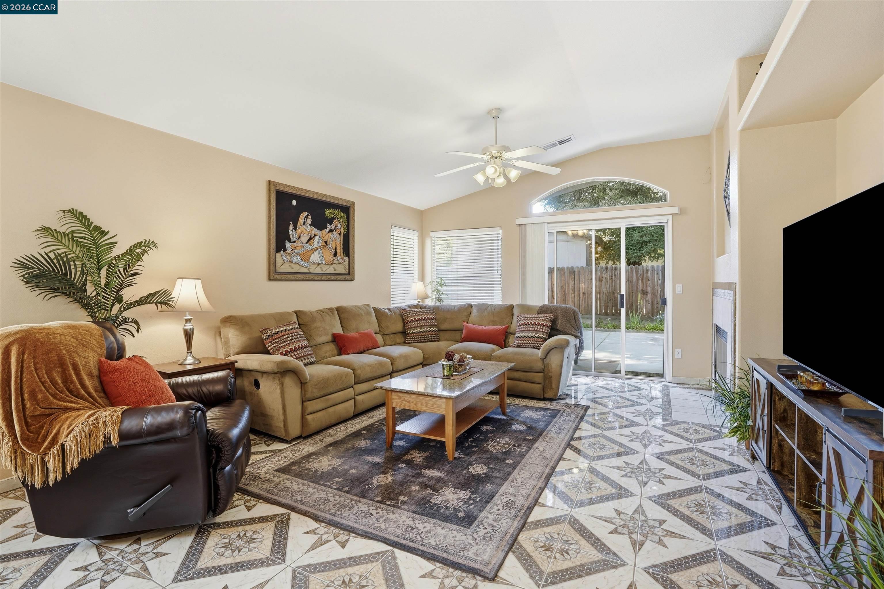 Detail Gallery Image 6 of 36 For 5640 N Wheeler Ave, Fresno,  CA 93722 - 4 Beds | 2 Baths