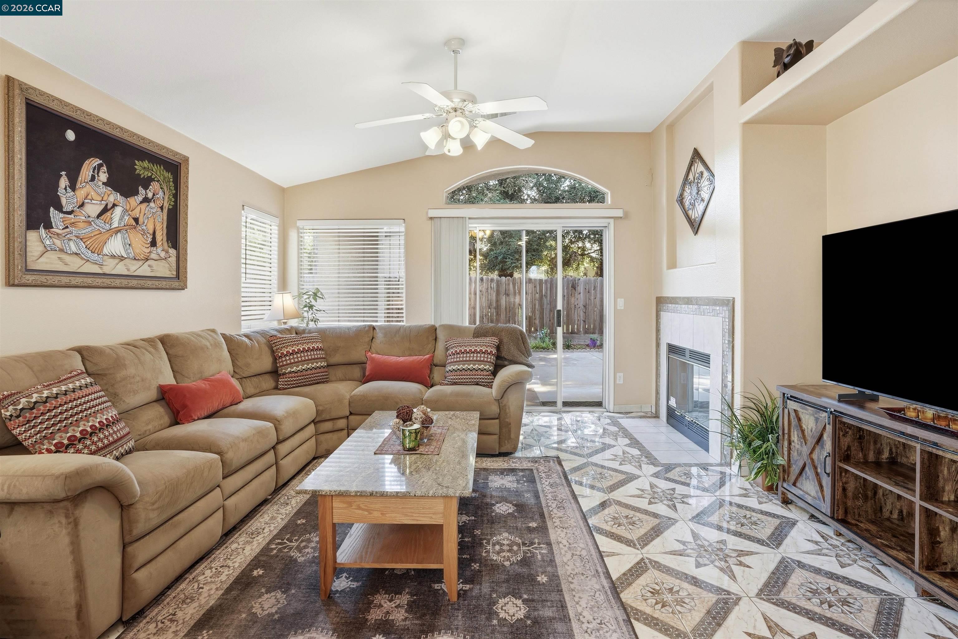 Detail Gallery Image 7 of 36 For 5640 N Wheeler Ave, Fresno,  CA 93722 - 4 Beds | 2 Baths