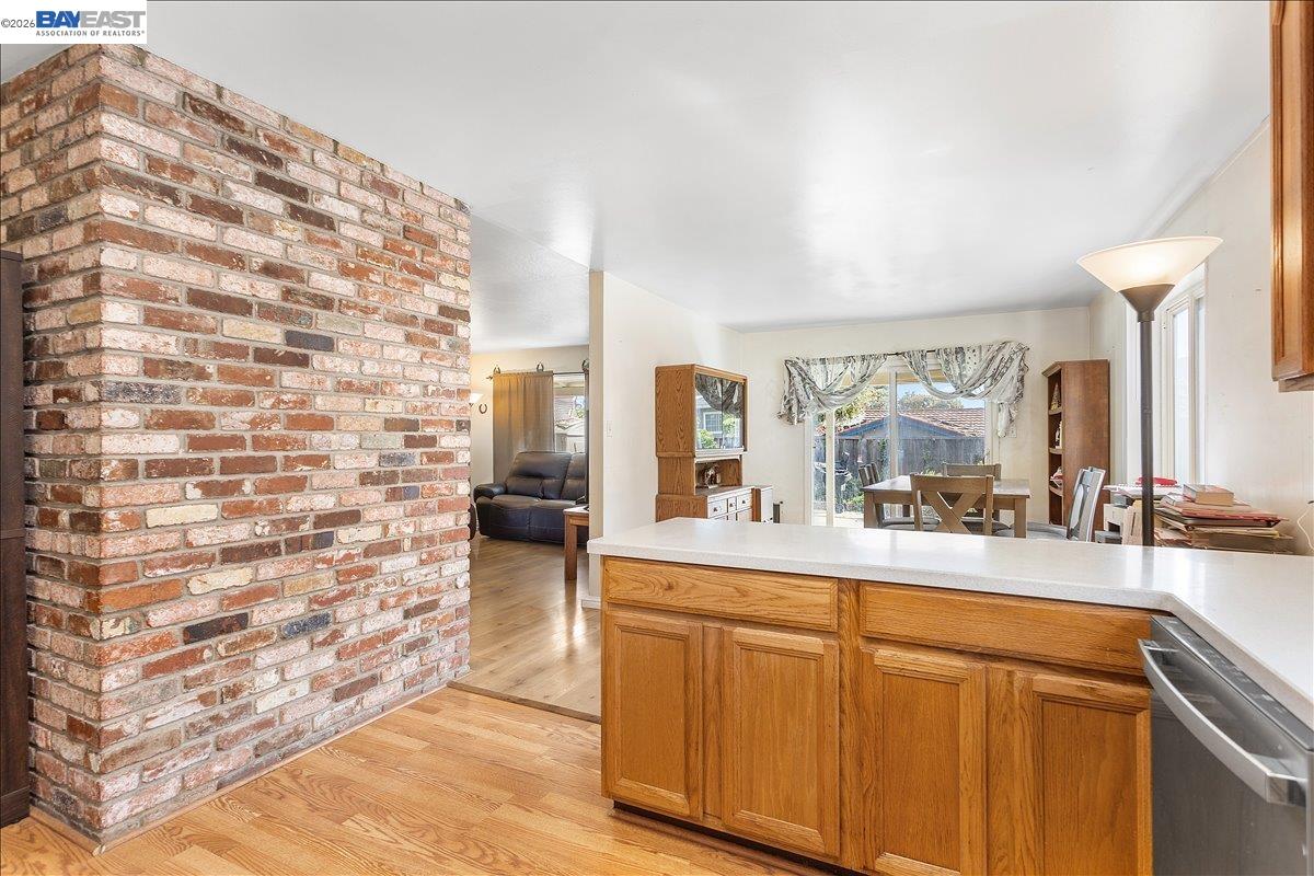 Detail Gallery Image 8 of 25 For 21330 Kahlert St, Castro Valley,  CA 94546 - 3 Beds | 2 Baths