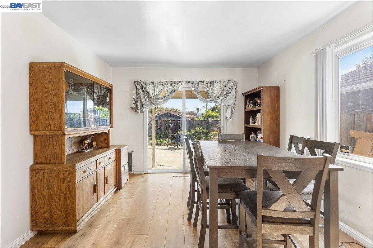 Detail Gallery Image 10 of 25 For 21330 Kahlert St, Castro Valley,  CA 94546 - 3 Beds | 2 Baths