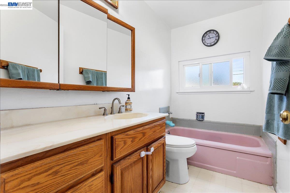 Detail Gallery Image 15 of 25 For 21330 Kahlert St, Castro Valley,  CA 94546 - 3 Beds | 2 Baths