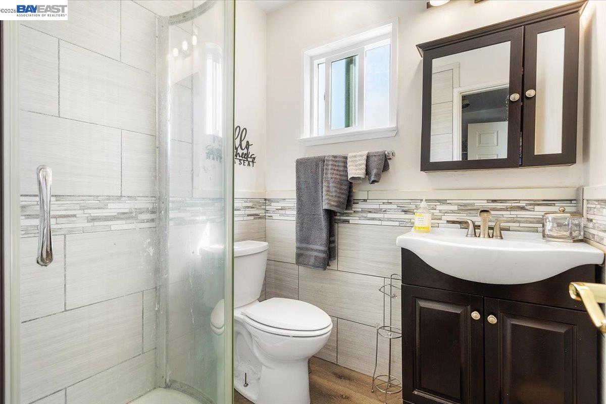 Detail Gallery Image 21 of 25 For 21330 Kahlert St, Castro Valley,  CA 94546 - 3 Beds | 2 Baths